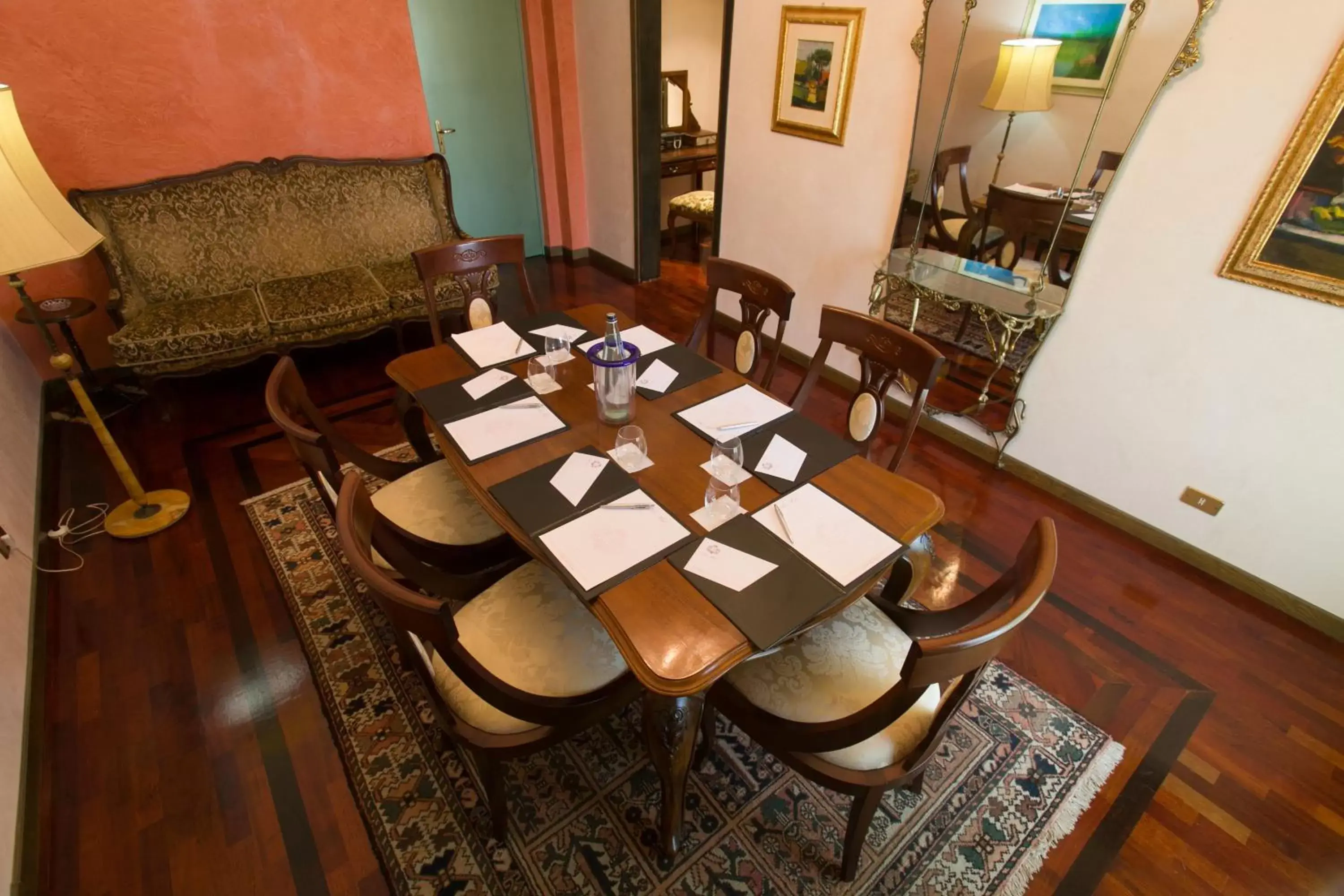 Meeting/conference room, Restaurant/Places to Eat in Astor Hotel Vintage