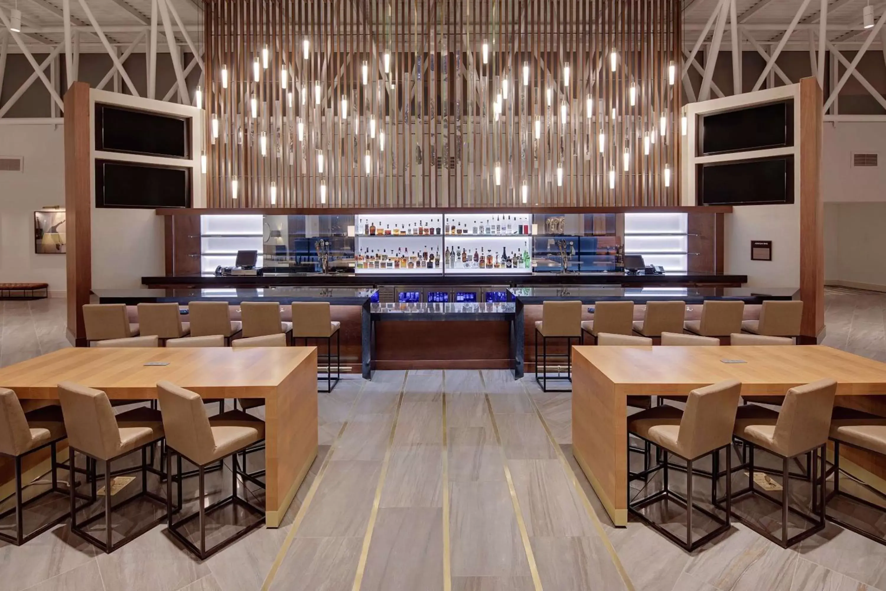 Lounge or bar, Restaurant/Places to Eat in Hilton Nashville Airport