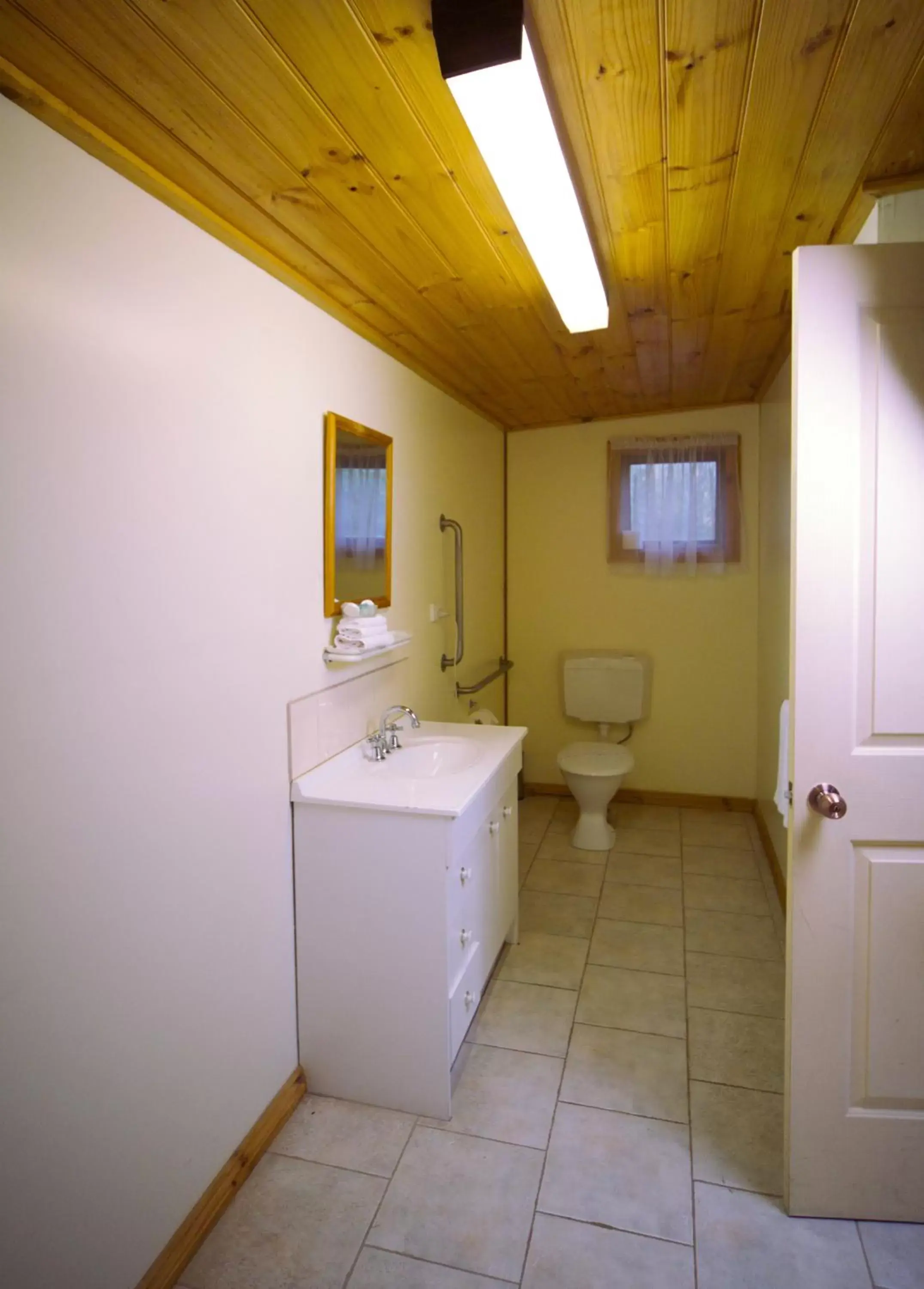 Bathroom in Sanctuary House Resort Motel