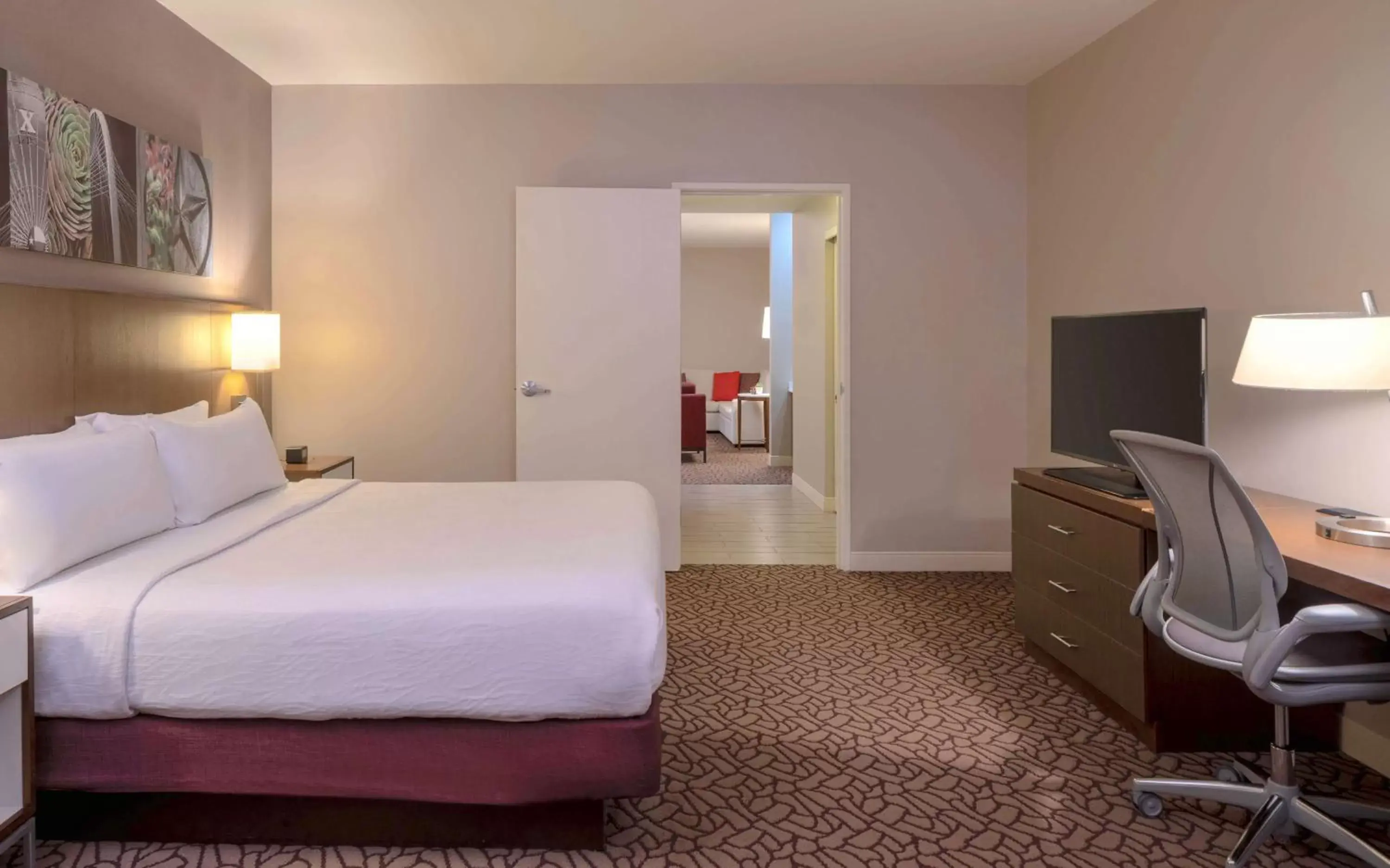 Bedroom, Bed in Hilton Garden Inn Downtown Dallas