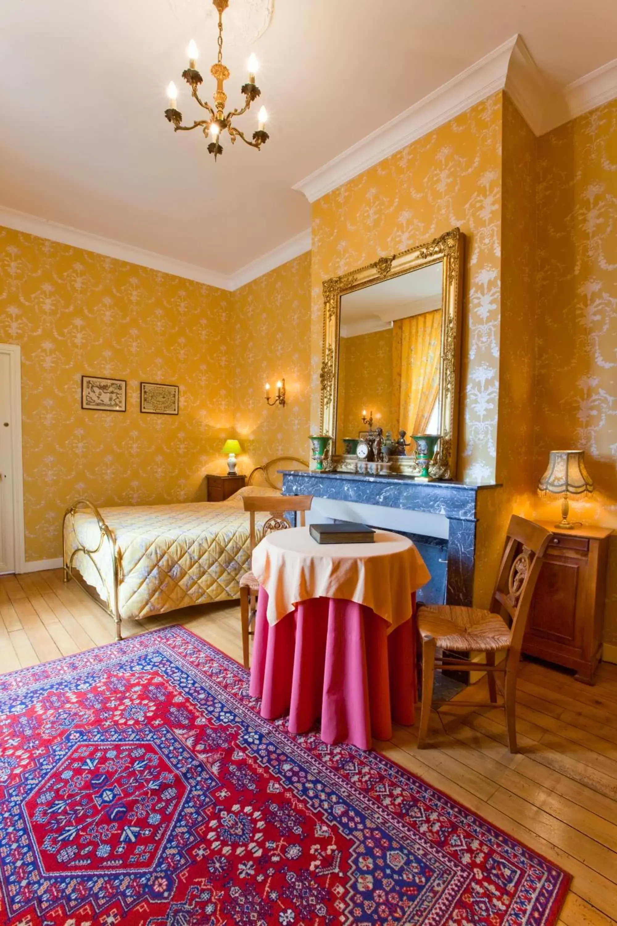 Photo of the whole room, Bed in Château de la Verie