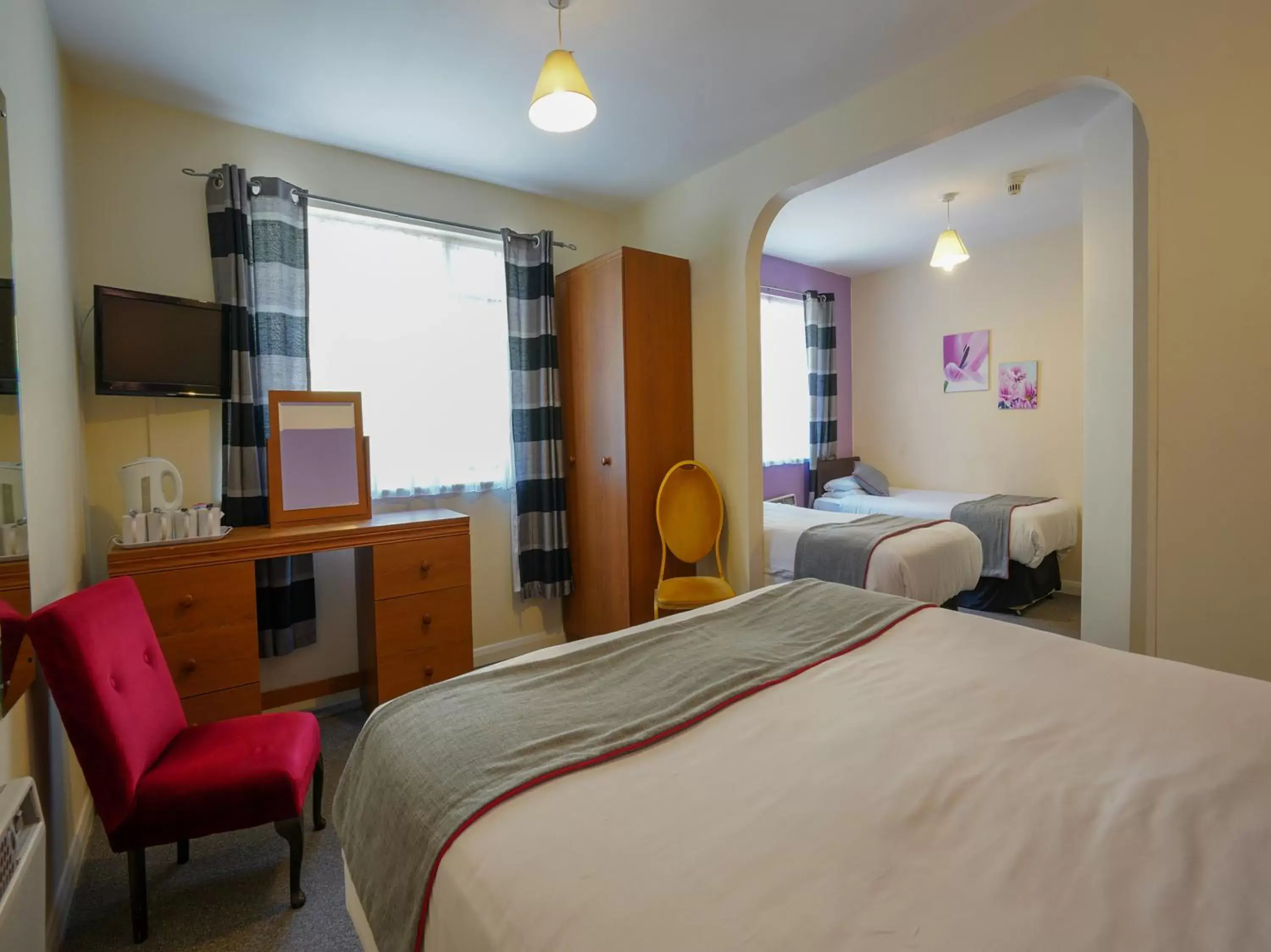 Bedroom in OYO Shanklin Beach Hotel
