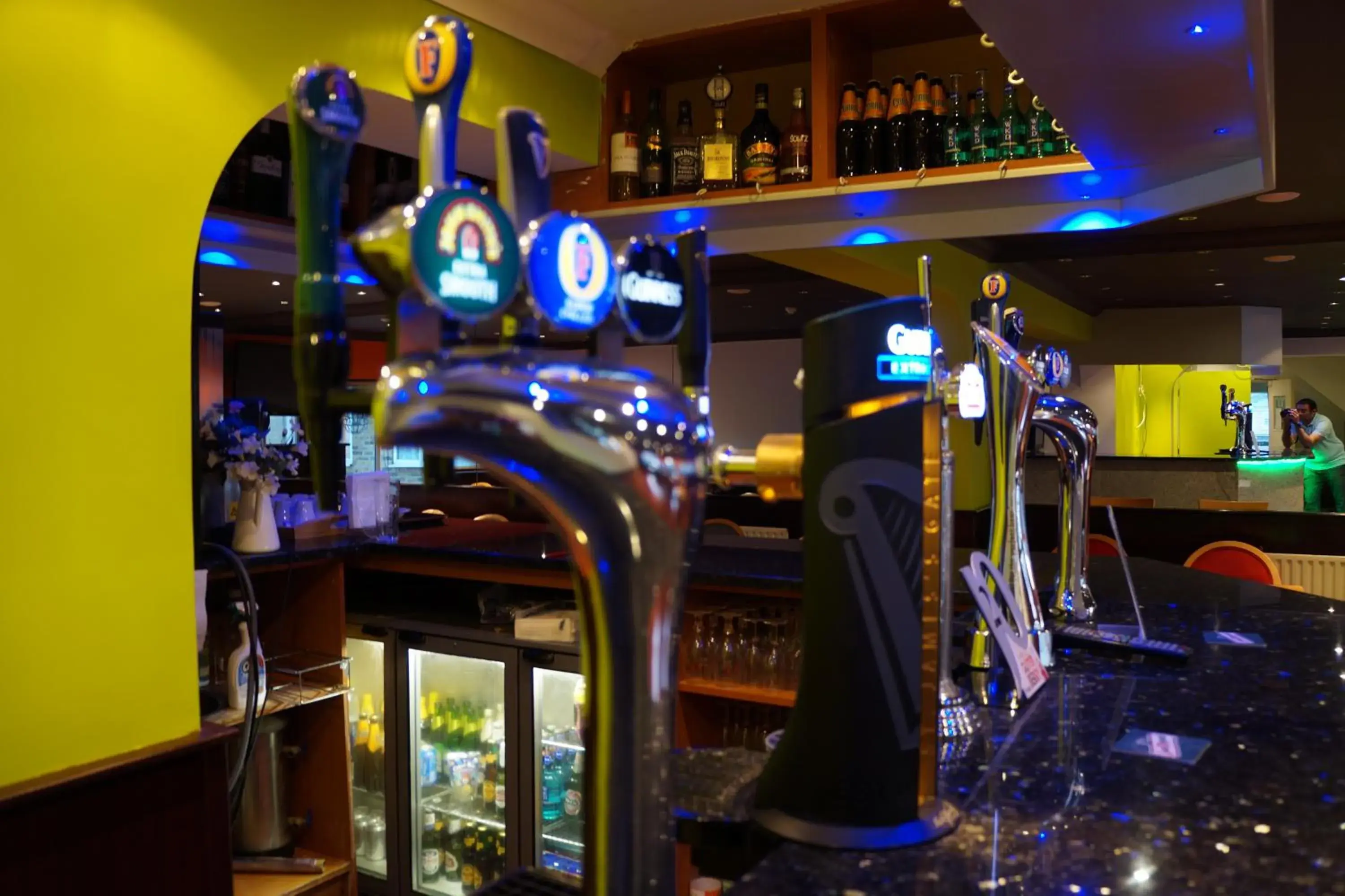 Lounge or bar in Heathrow Inn Hotel