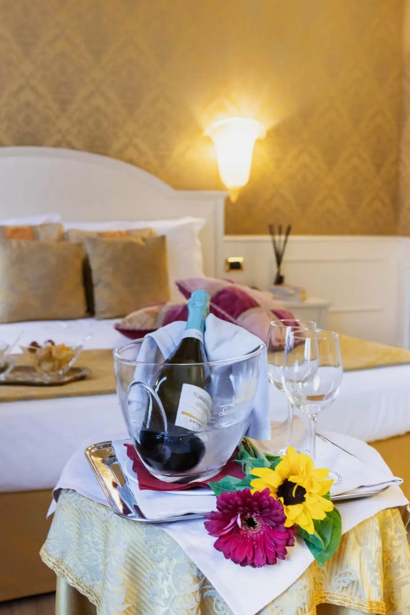 Food and drinks, Bed in Duodo Palace Hotel Food and drinks, Bed in Duodo Palace Hotel