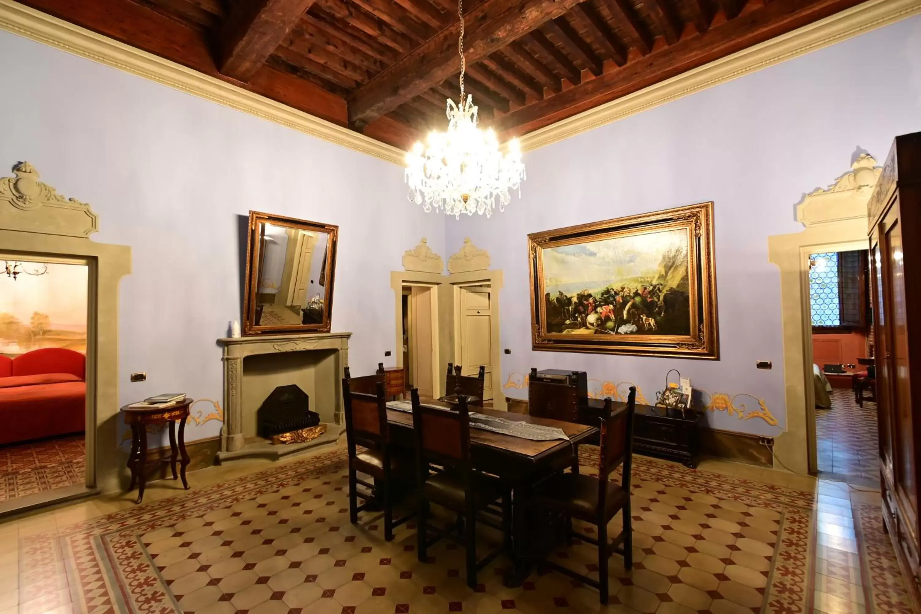 Communal lounge/ TV room, Dining Area in L'antica Bifore