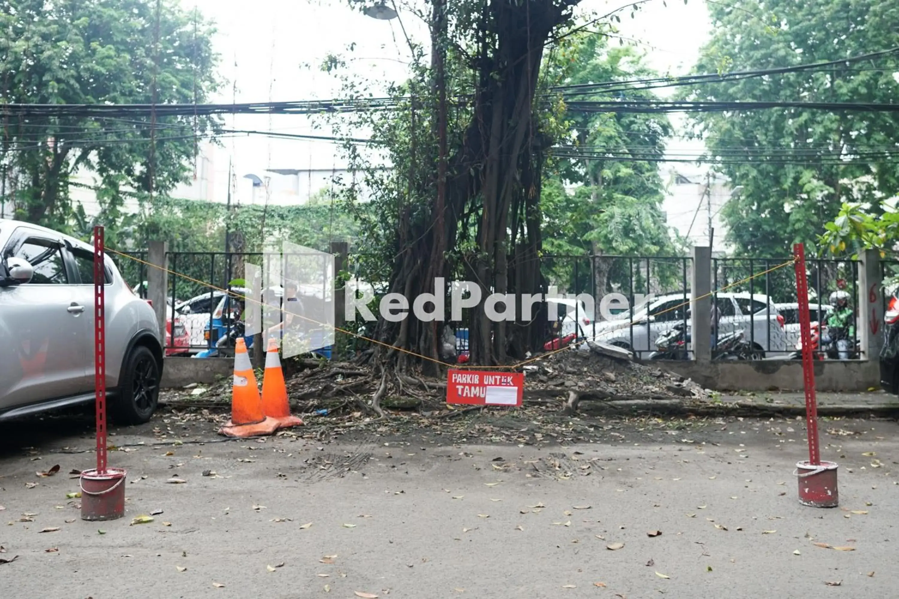 Parking in Cosmo Harmoni RedPartner