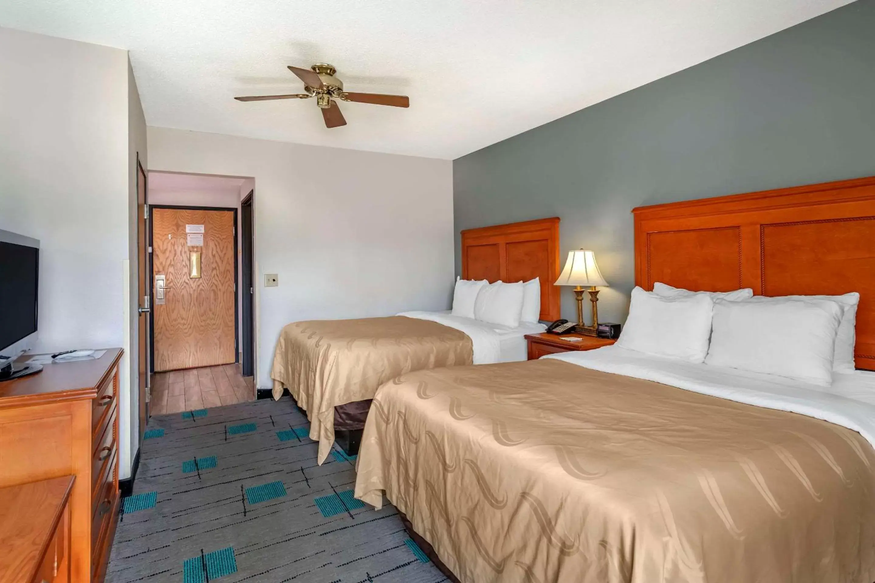 Bedroom, Bed in Quality Inn & Suites Chattanooga