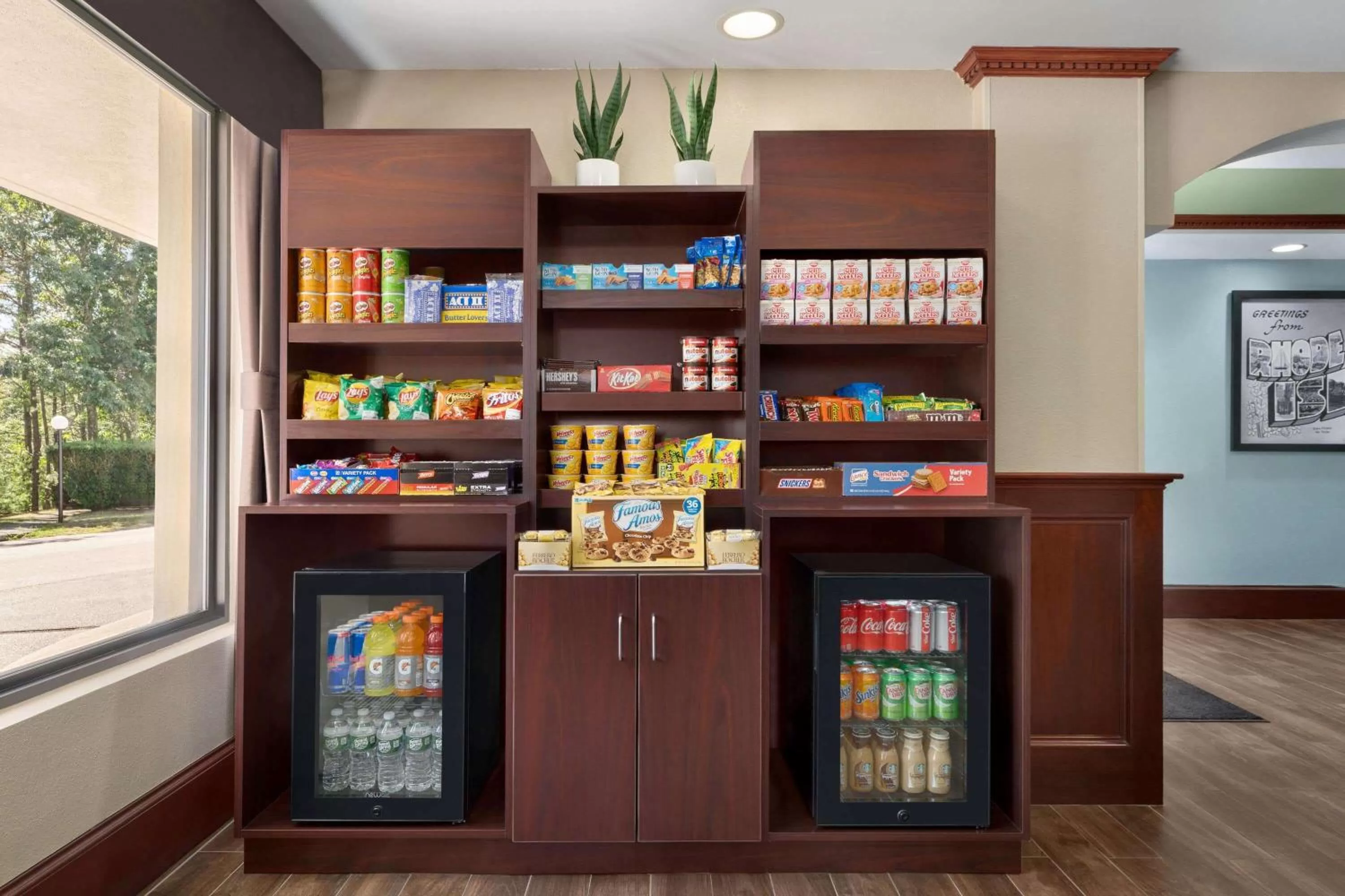 On-site shops in Super 8 by Wyndham West Greenwich/Providence