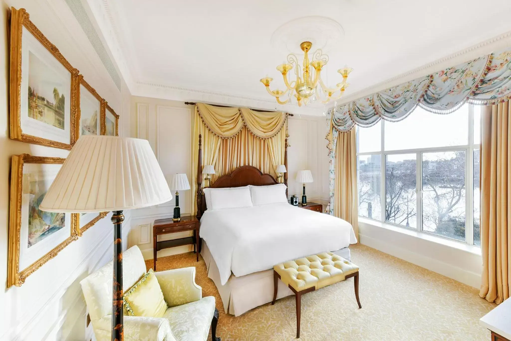 Bedroom, Bed in The Savoy