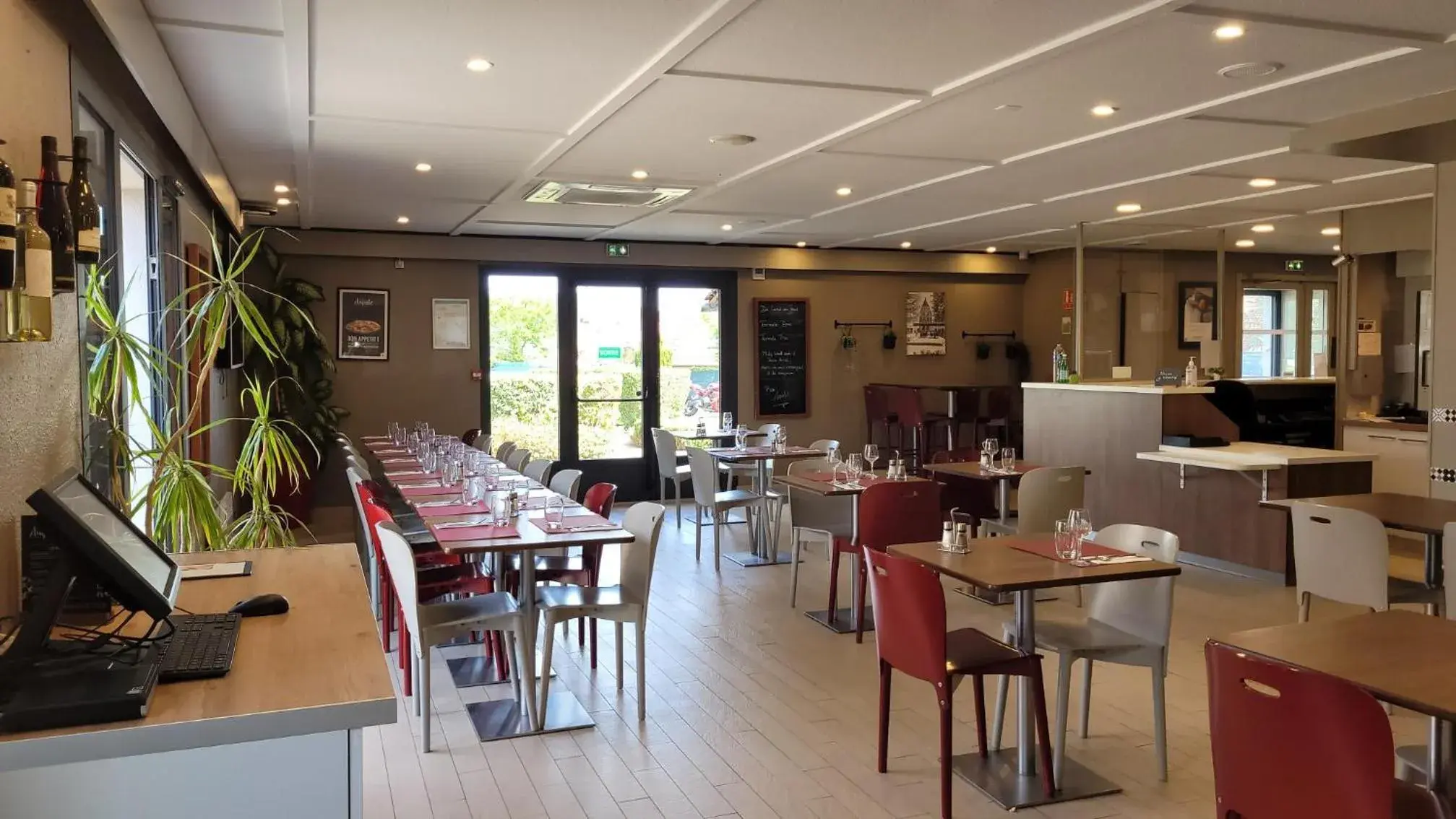 Restaurant/Places to Eat in Campanile Dreux