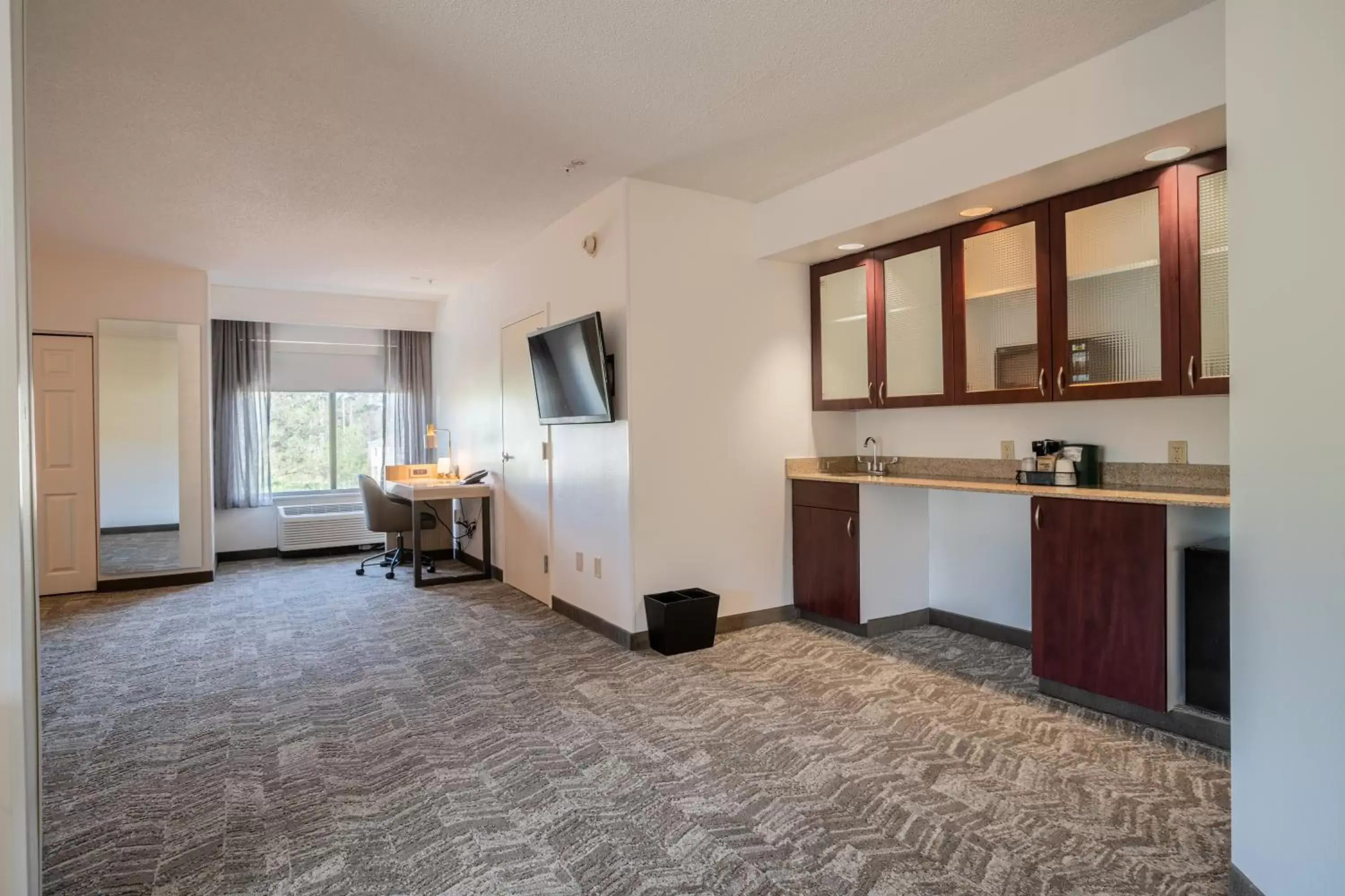 Kitchen or kitchenette, Kitchen/Kitchenette in SpringHill Suites Gainesville