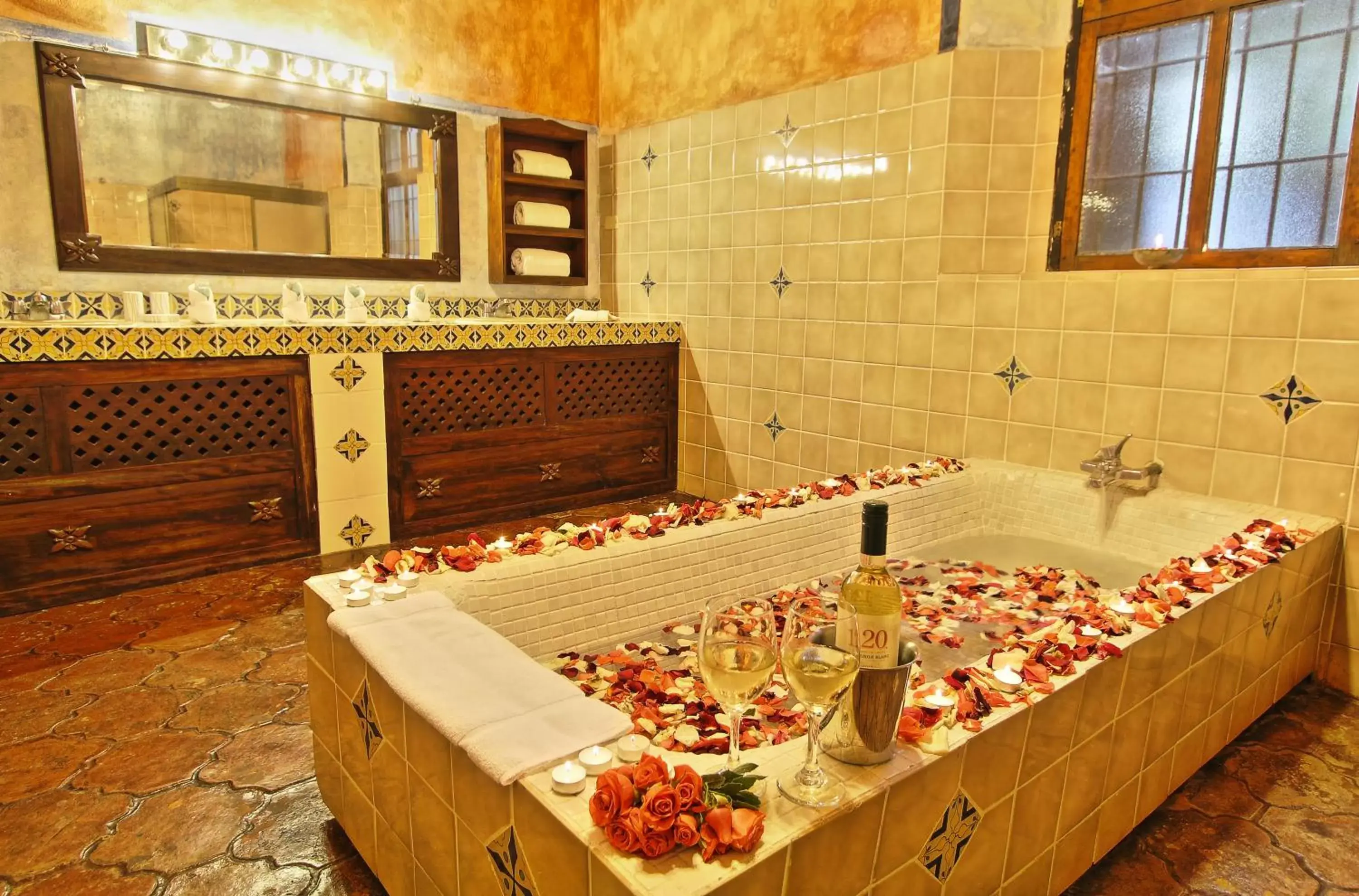 Bathroom in Hotel Convento Santa Catalina by AHS