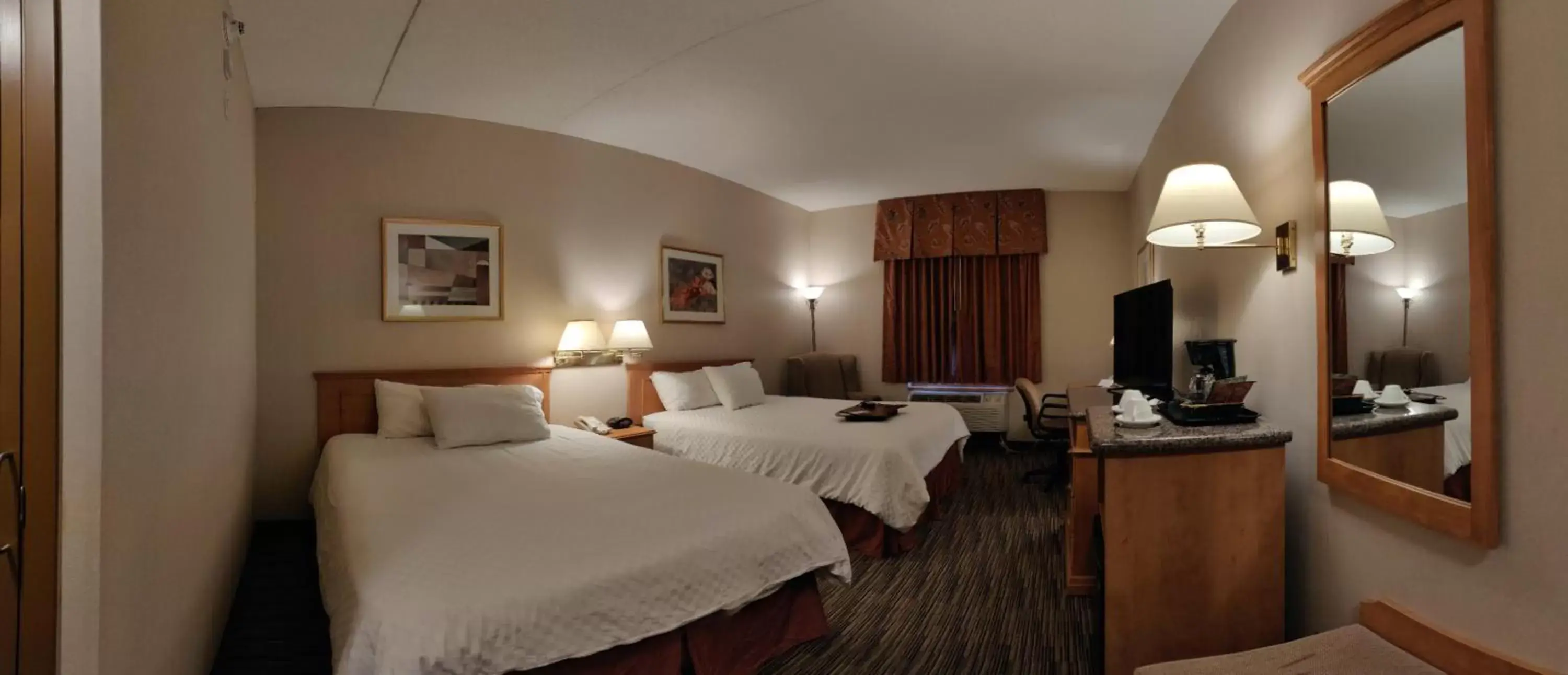 Bed in Humphry Inn and Suites Bed in Humphry Inn and Suites