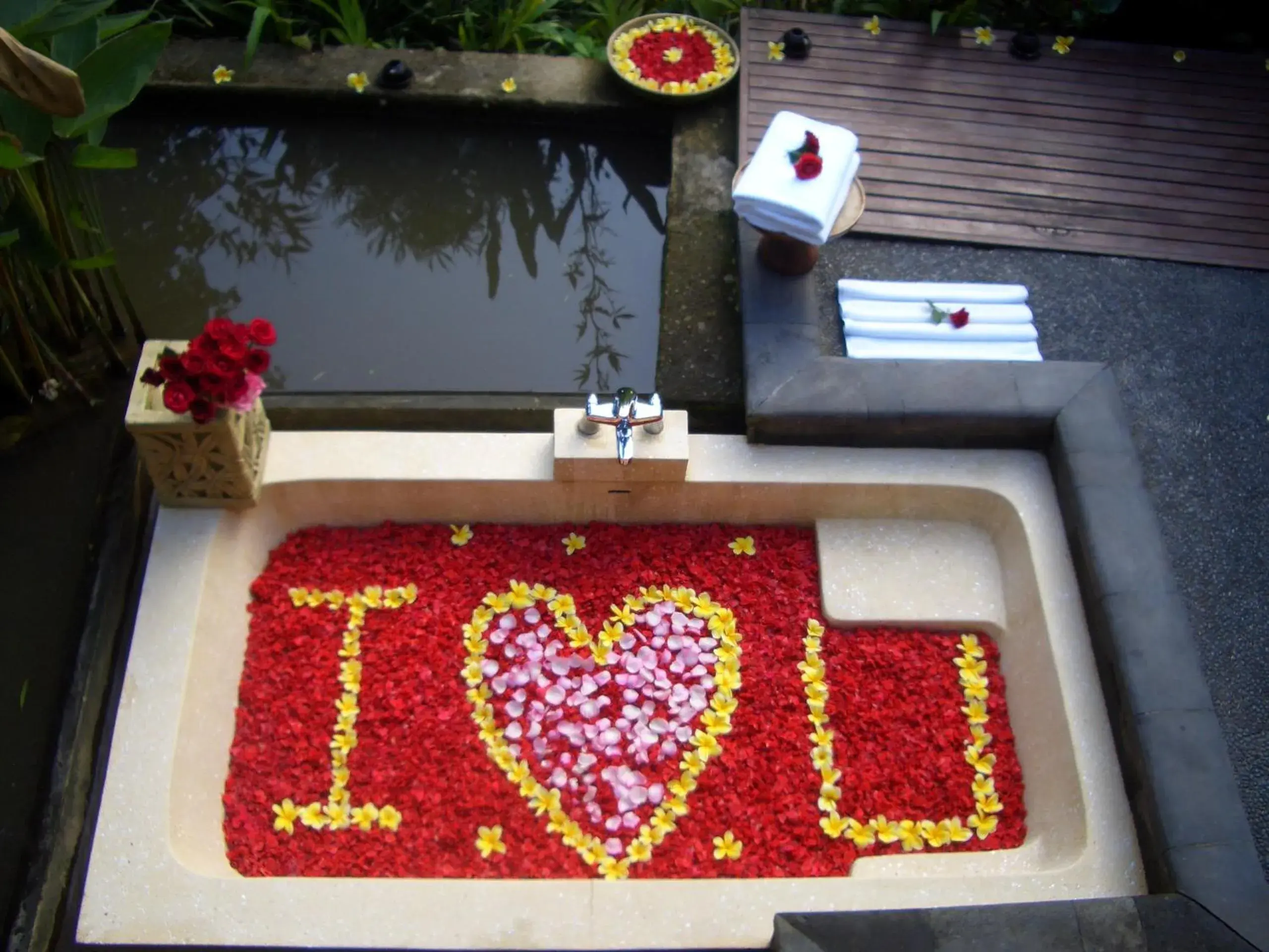 Open Air Bath in Villa Semana