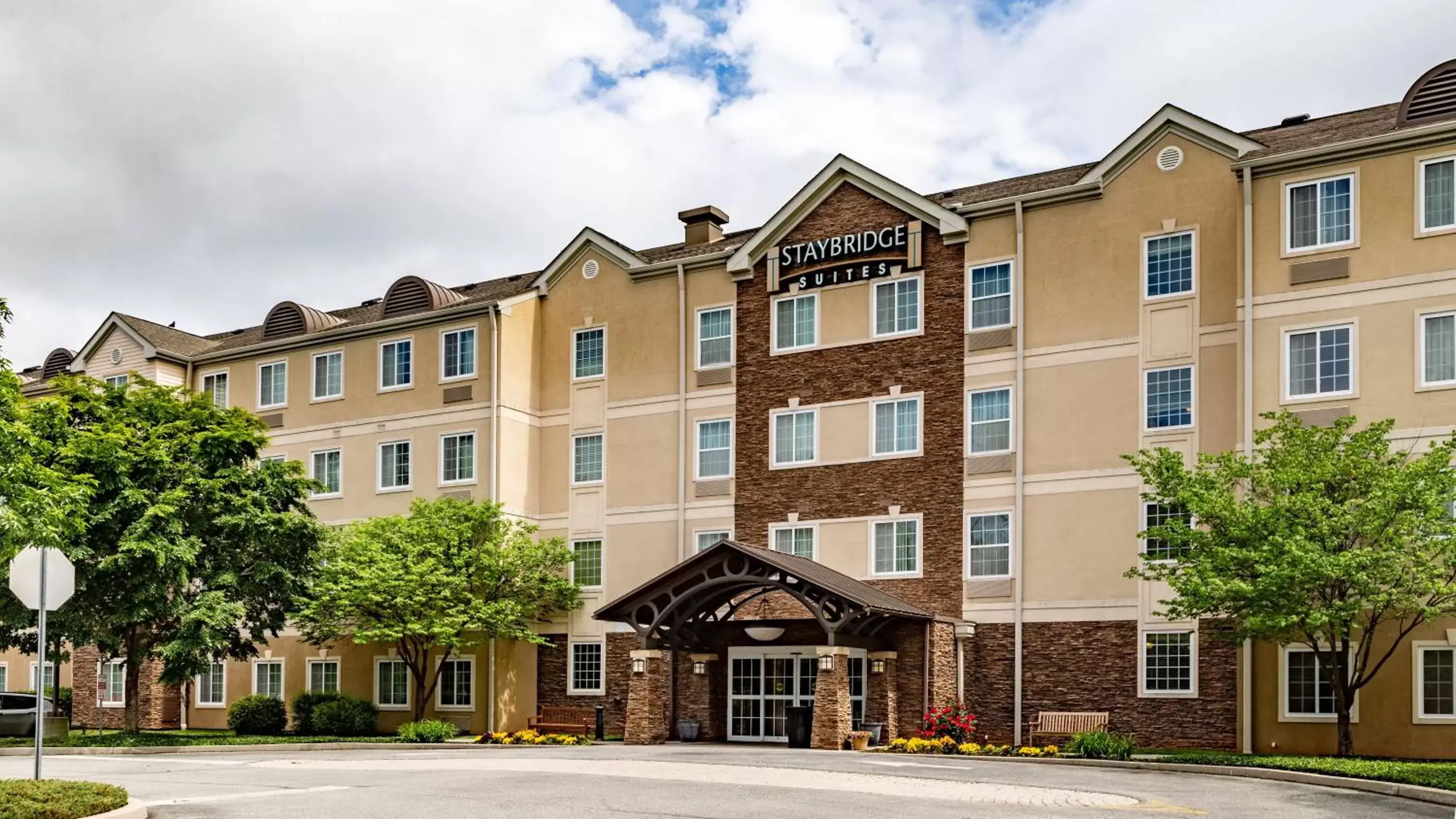 Property building in Staybridge Suites - Philadelphia Valley Forge 422, an IHG Hotel