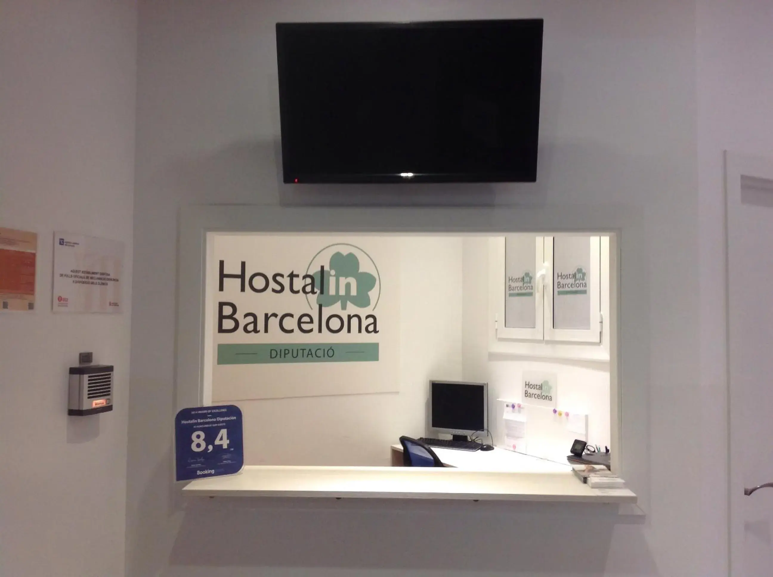 Lobby or reception, TV/Entertainment Center in Hostalin Barcelona Diputacion