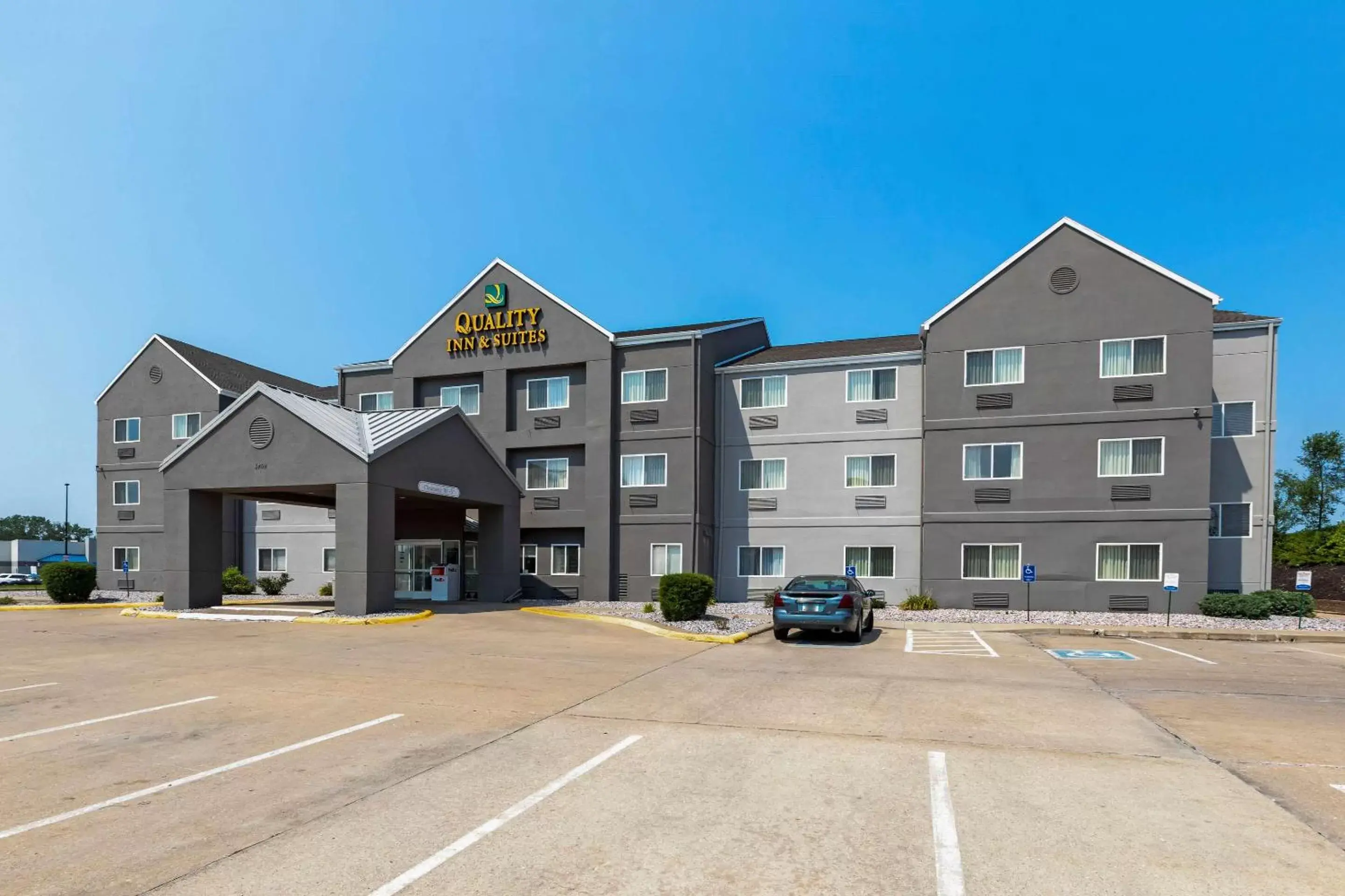 Property Building in Quality Inn & Suites Keokuk North