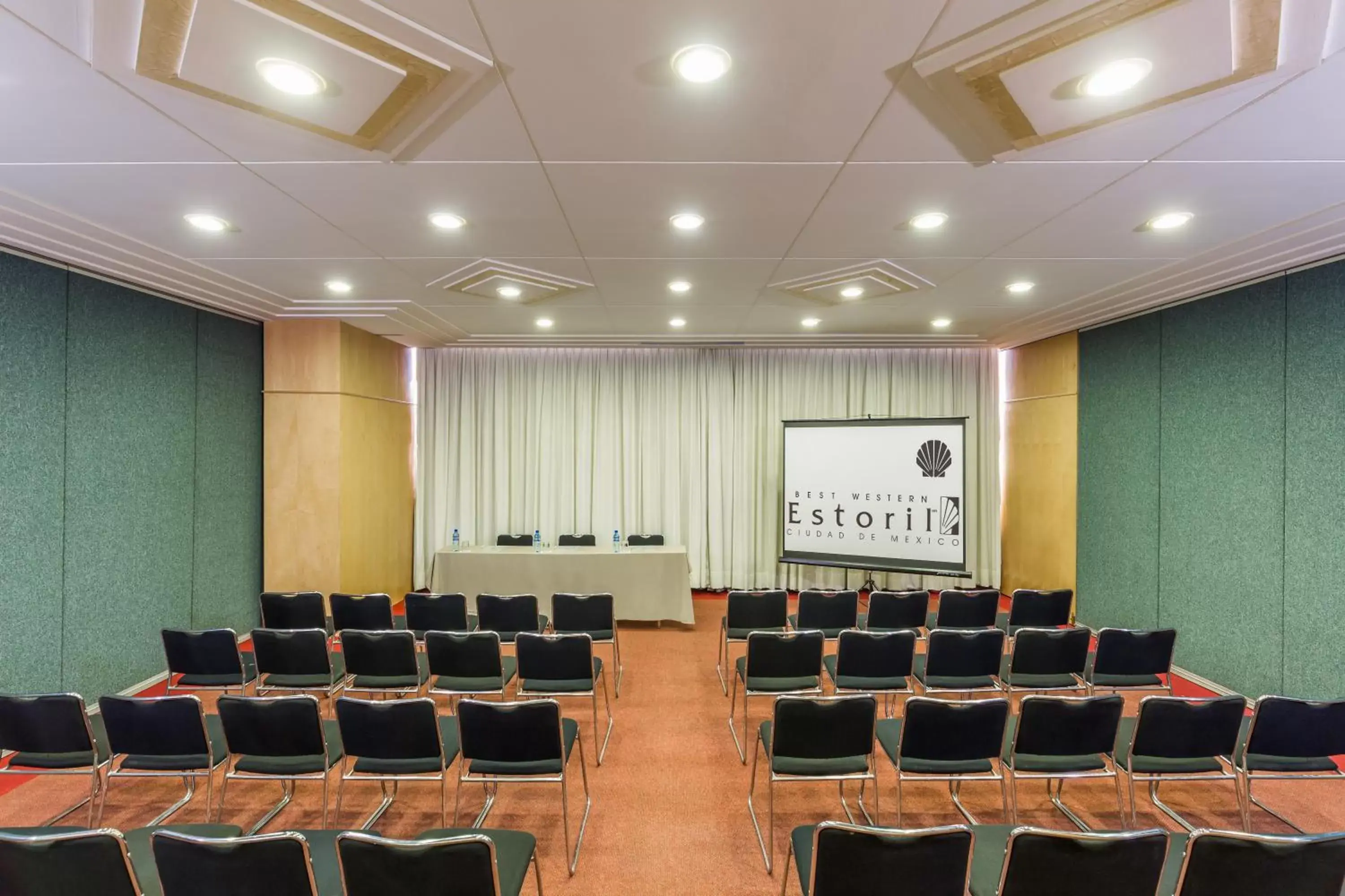 Business Area/Conference Room in Hotel Estoril