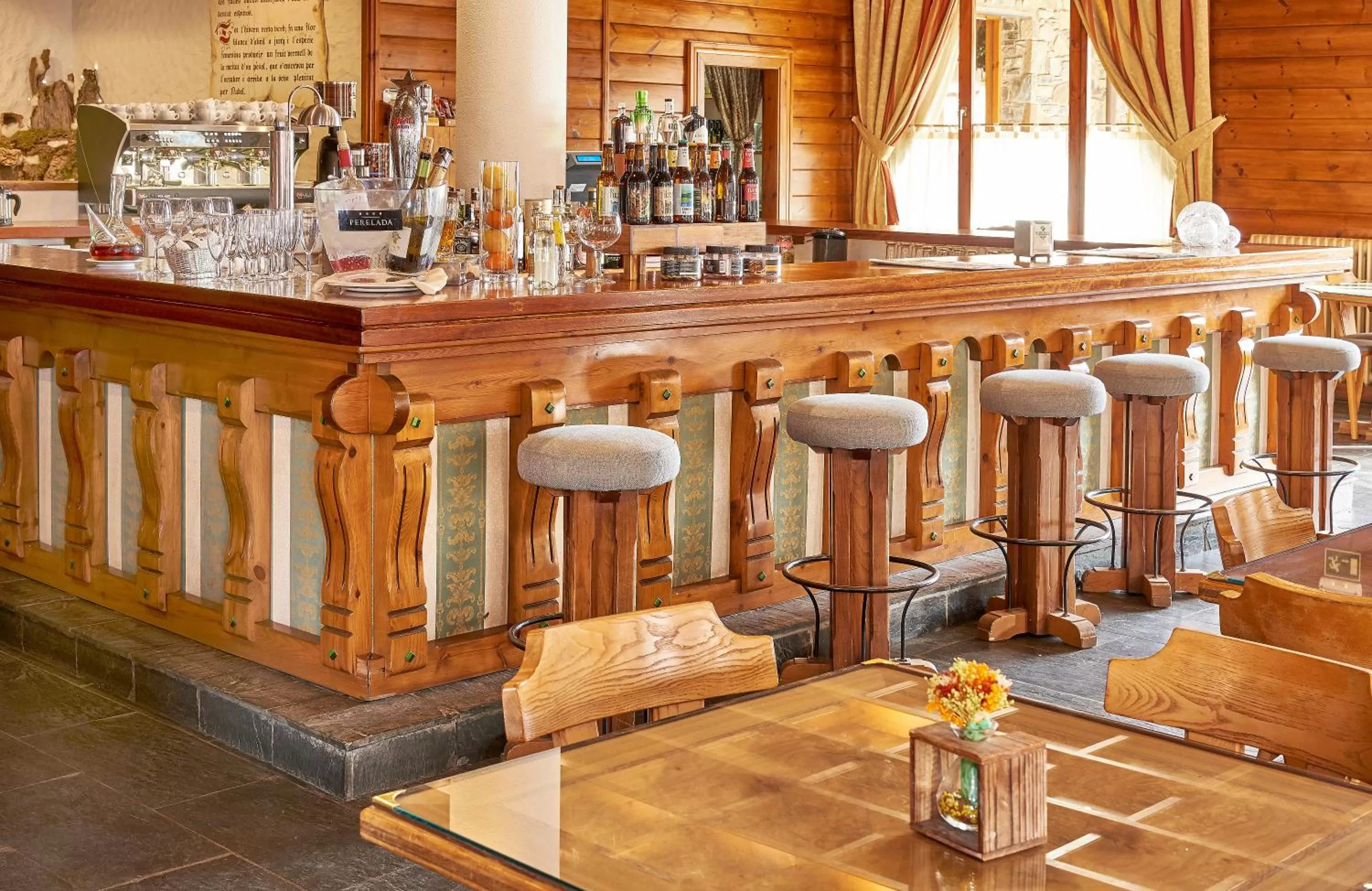 Lounge or bar in Hotel Grèvol Spa