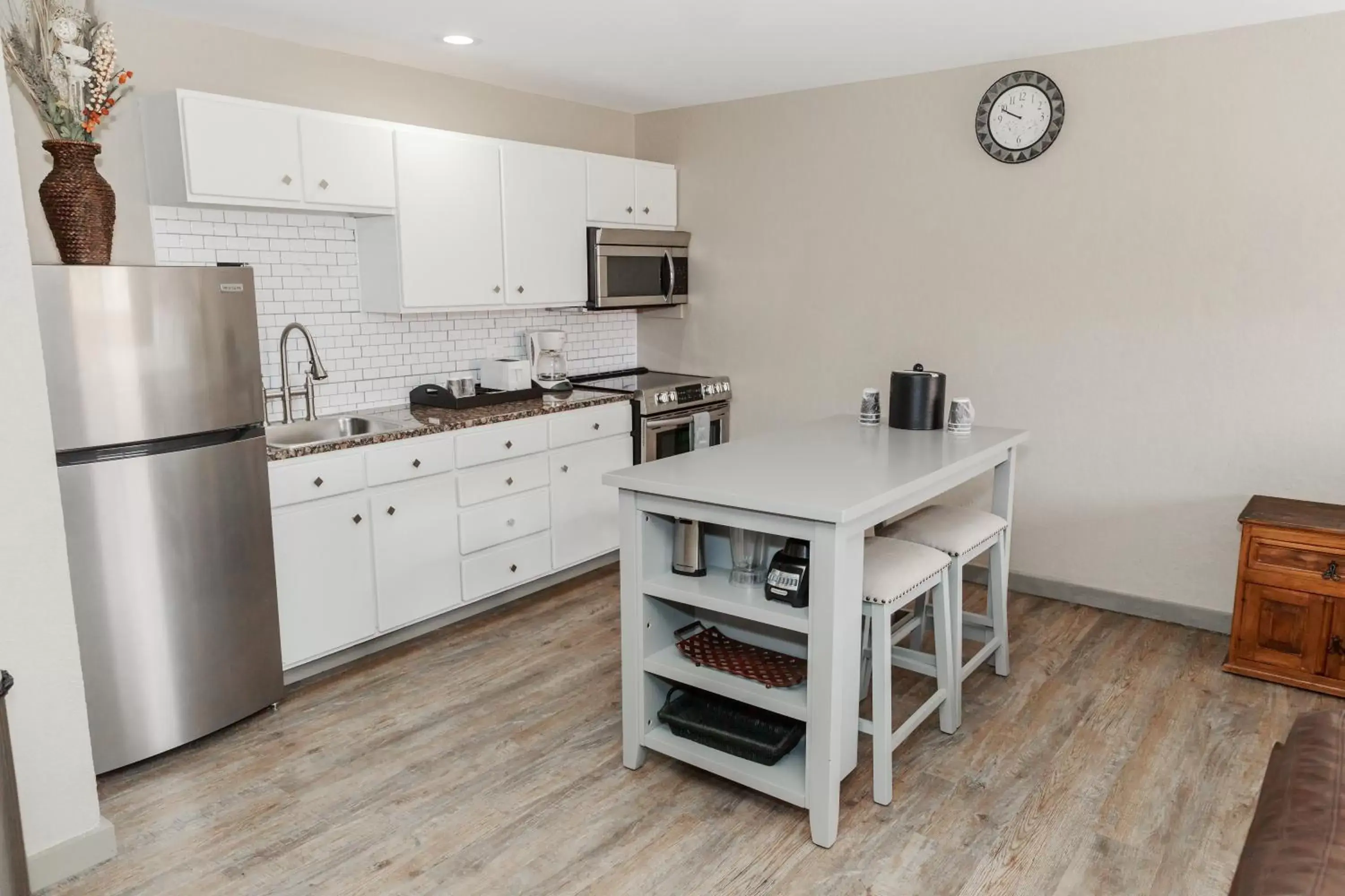 Kitchen or kitchenette, Kitchen/Kitchenette in Aarchway Inn