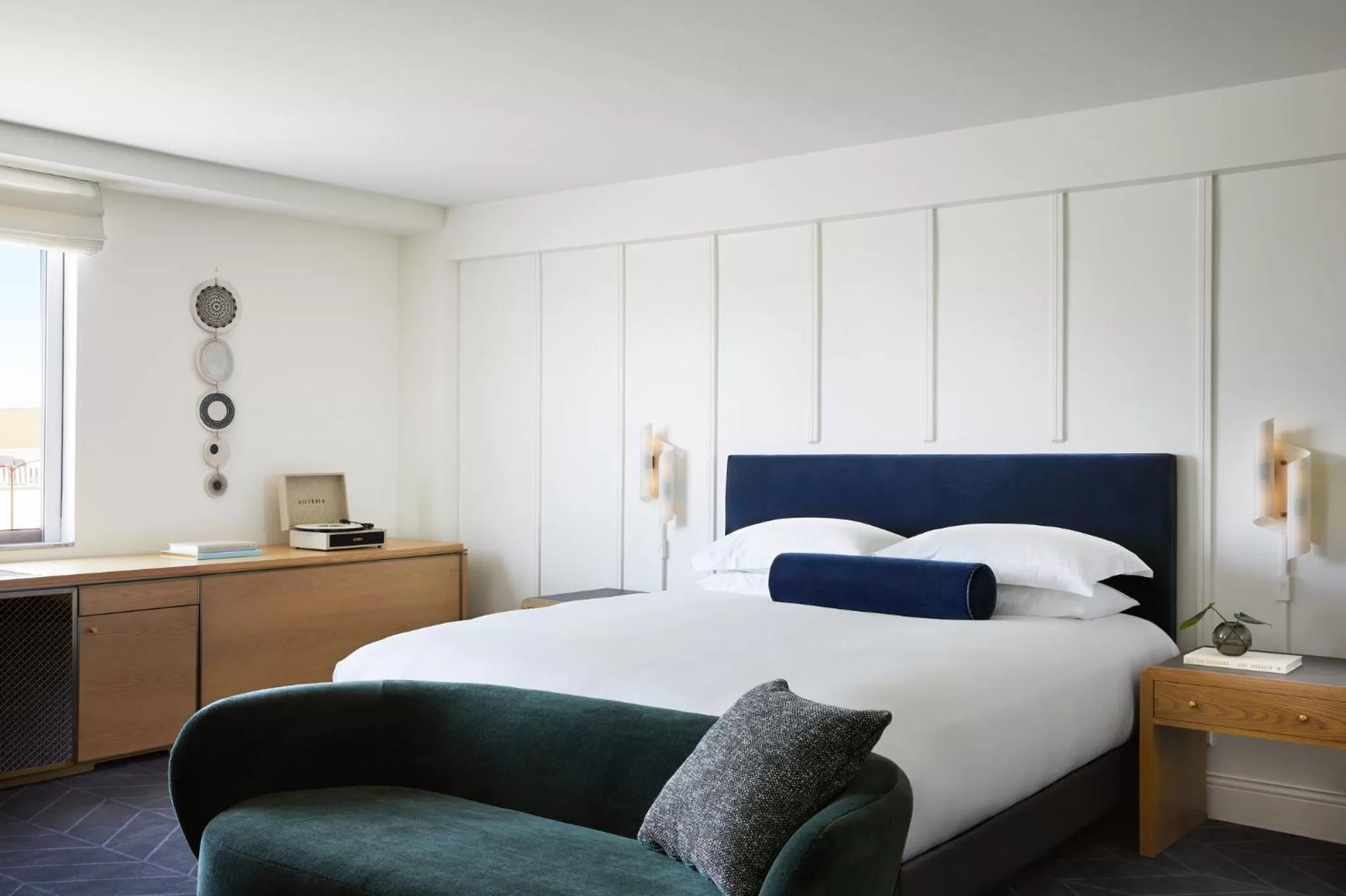 Photo of the whole room, Bed in Kimpton Alton Fisherman's Wharf by IHG