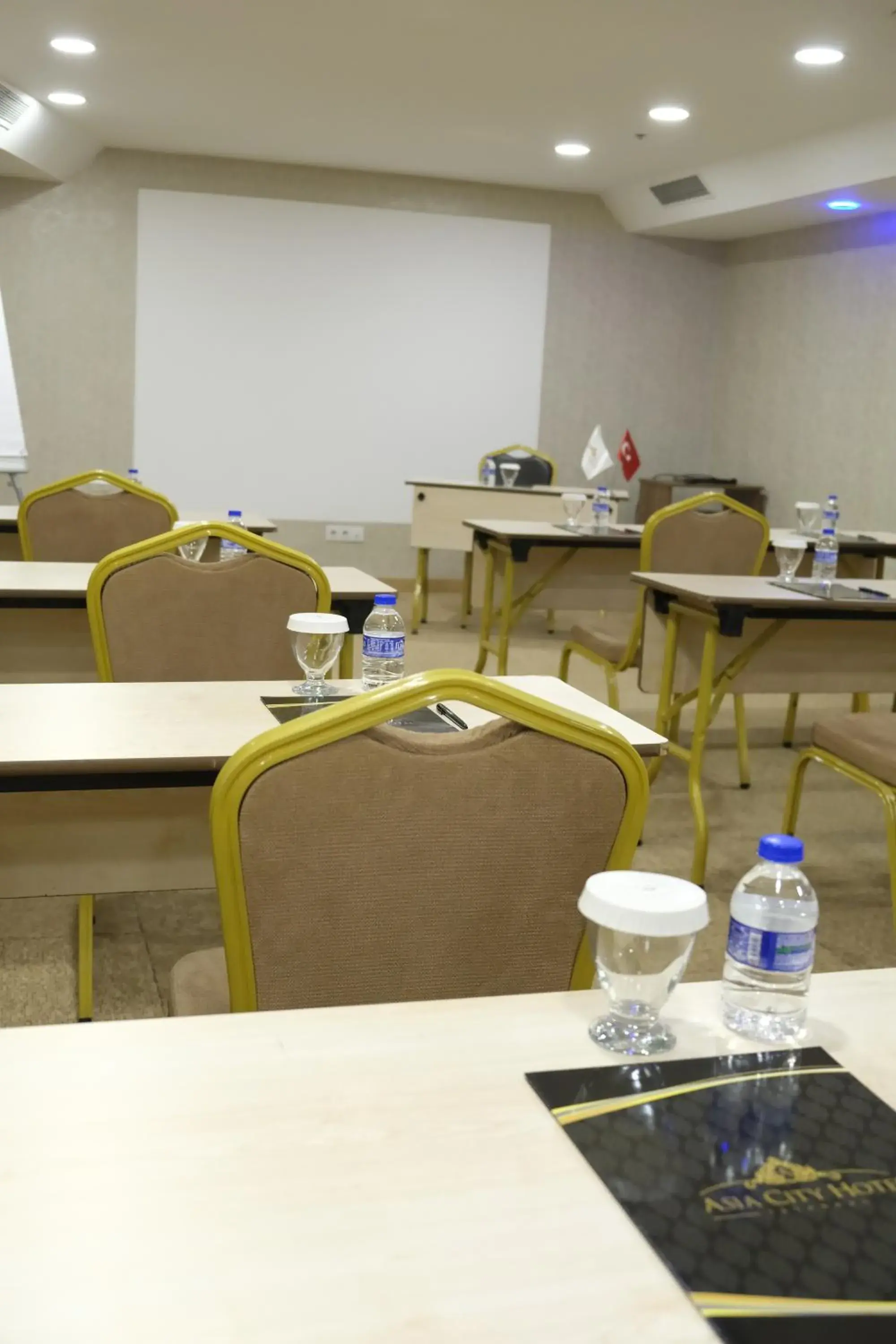 Meeting/conference room, Restaurant/Places to Eat in Asia City Hotel