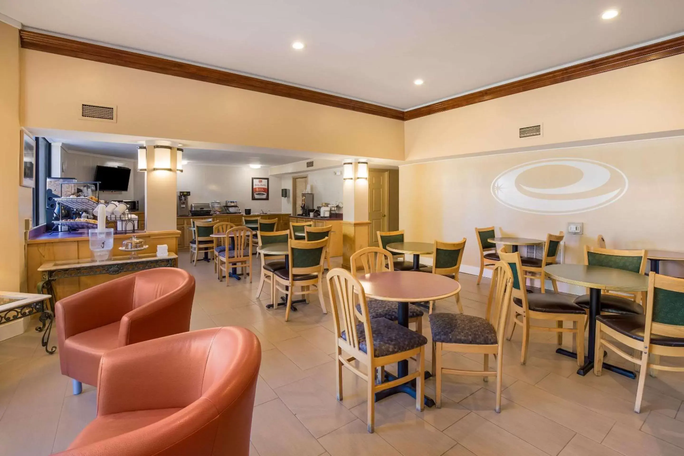 Lobby or reception, Restaurant/Places to Eat in Econo Lodge Hendersonville