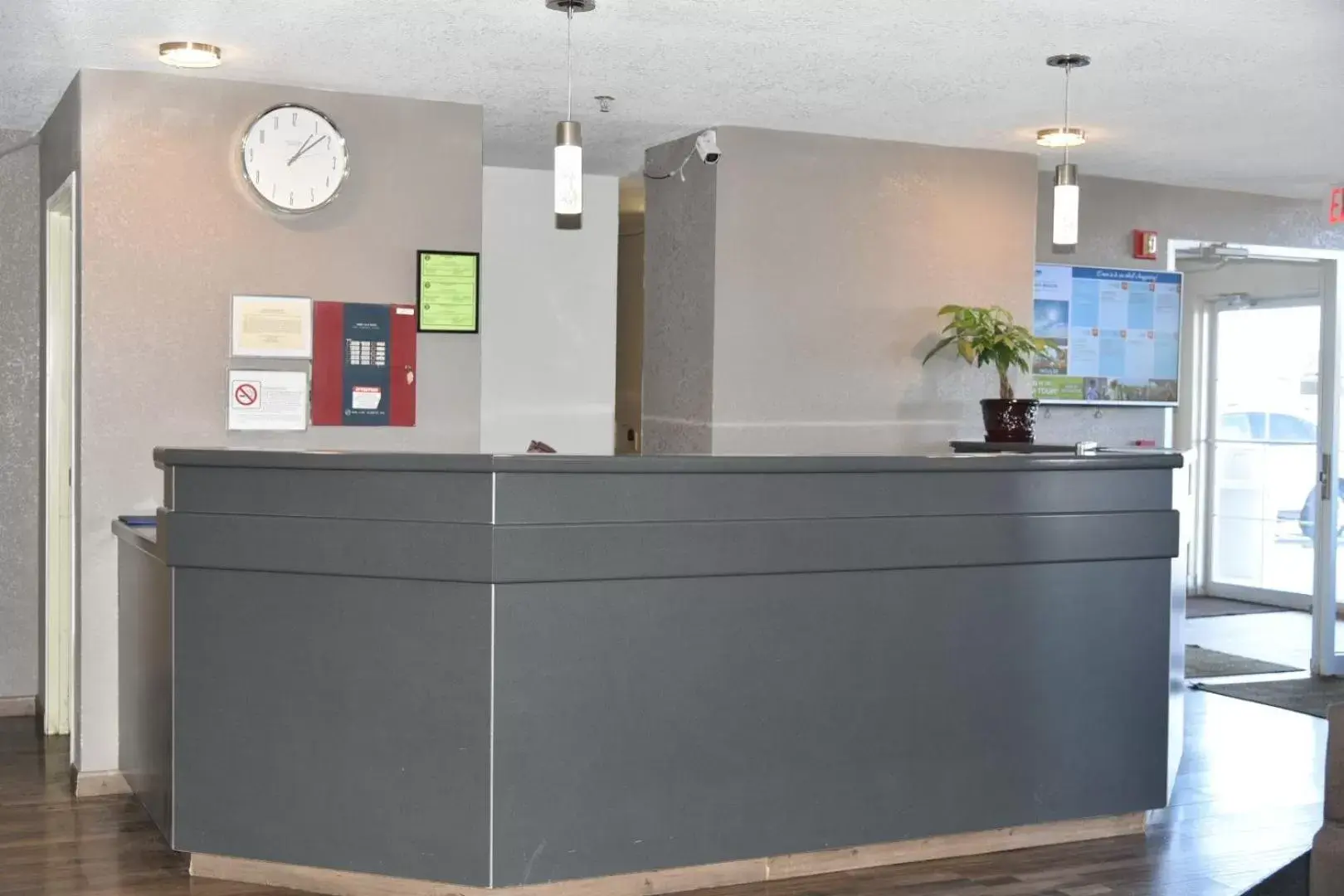 Lobby/Reception in Microtel Inn & Suites by Wyndham Fond Du Lac