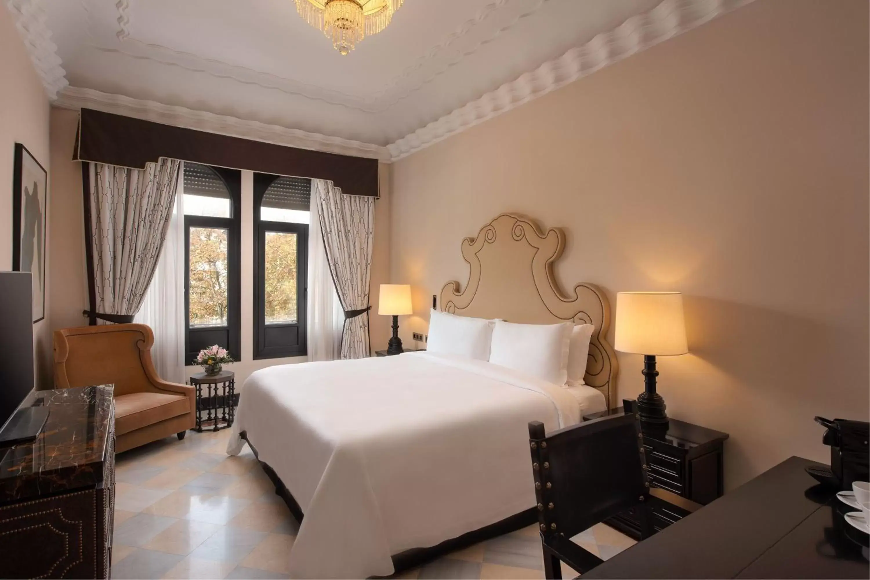 Photo of the whole room, Bed in Hotel Alfonso XIII, a Luxury Collection Hotel, Seville