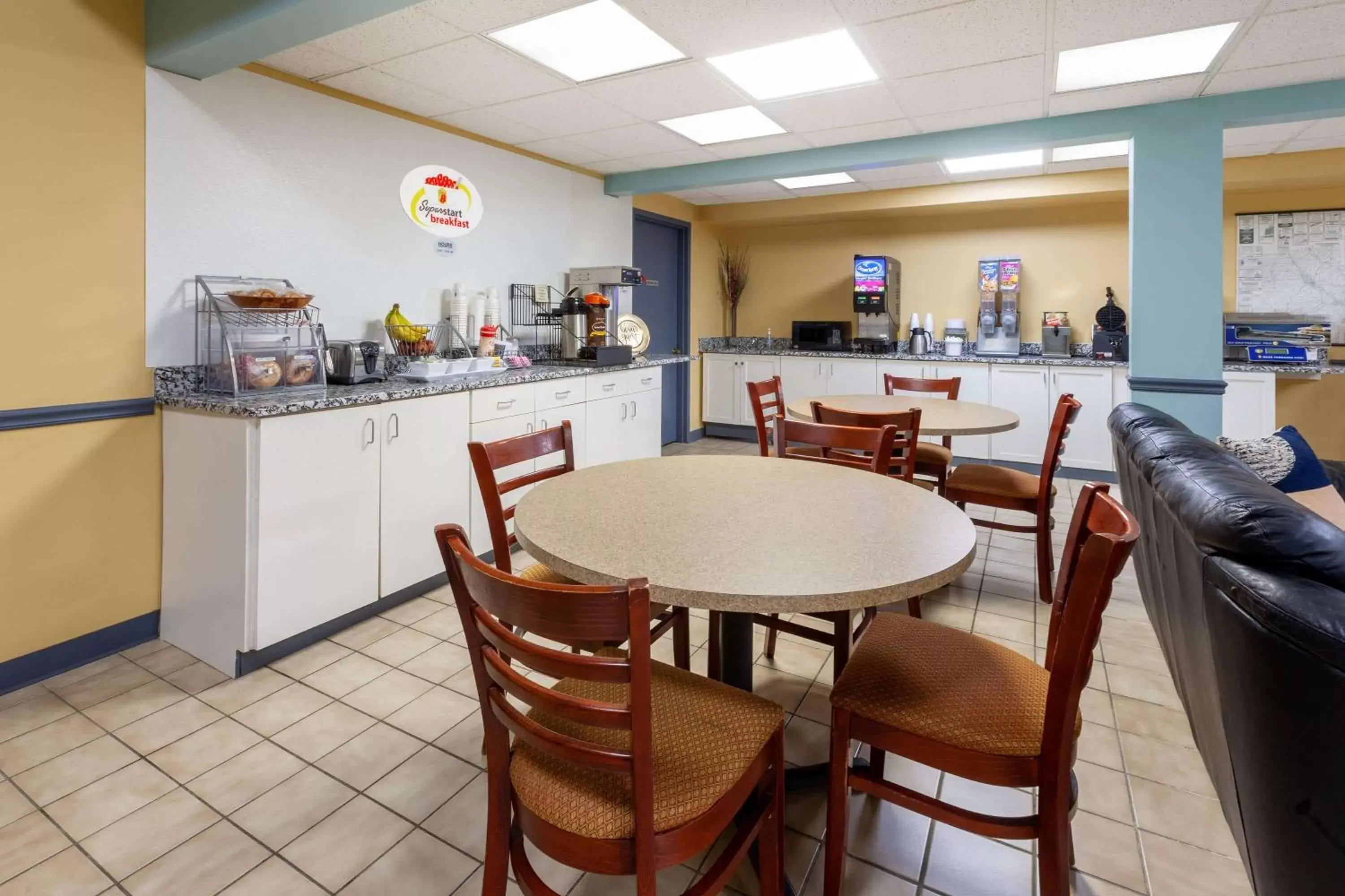 Restaurant/Places to Eat in Super 8 by Wyndham Newcomerstown