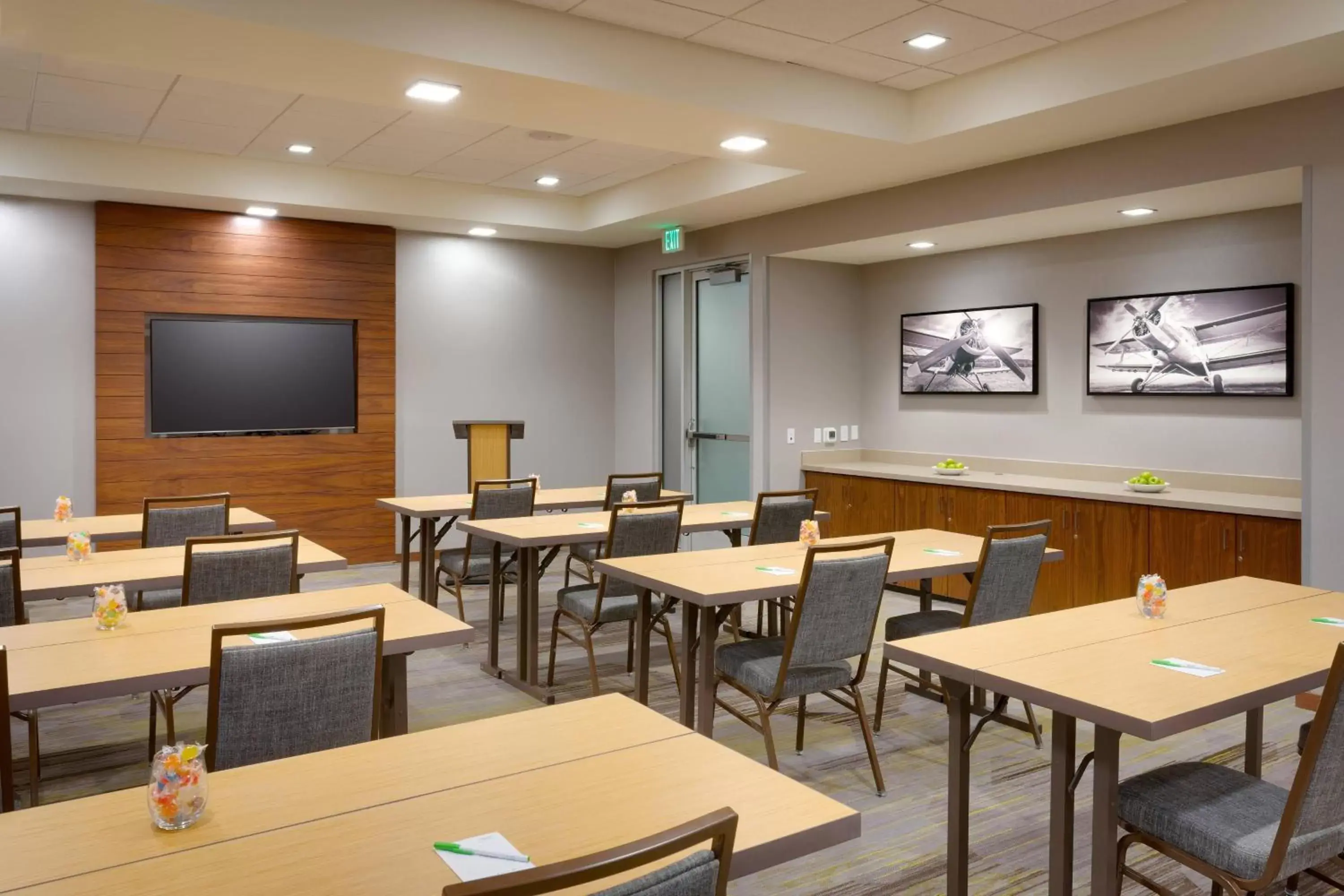 Meeting/conference room, Restaurant/Places to Eat in Courtyard by Marriott Los Angeles LAX/Hawthorne