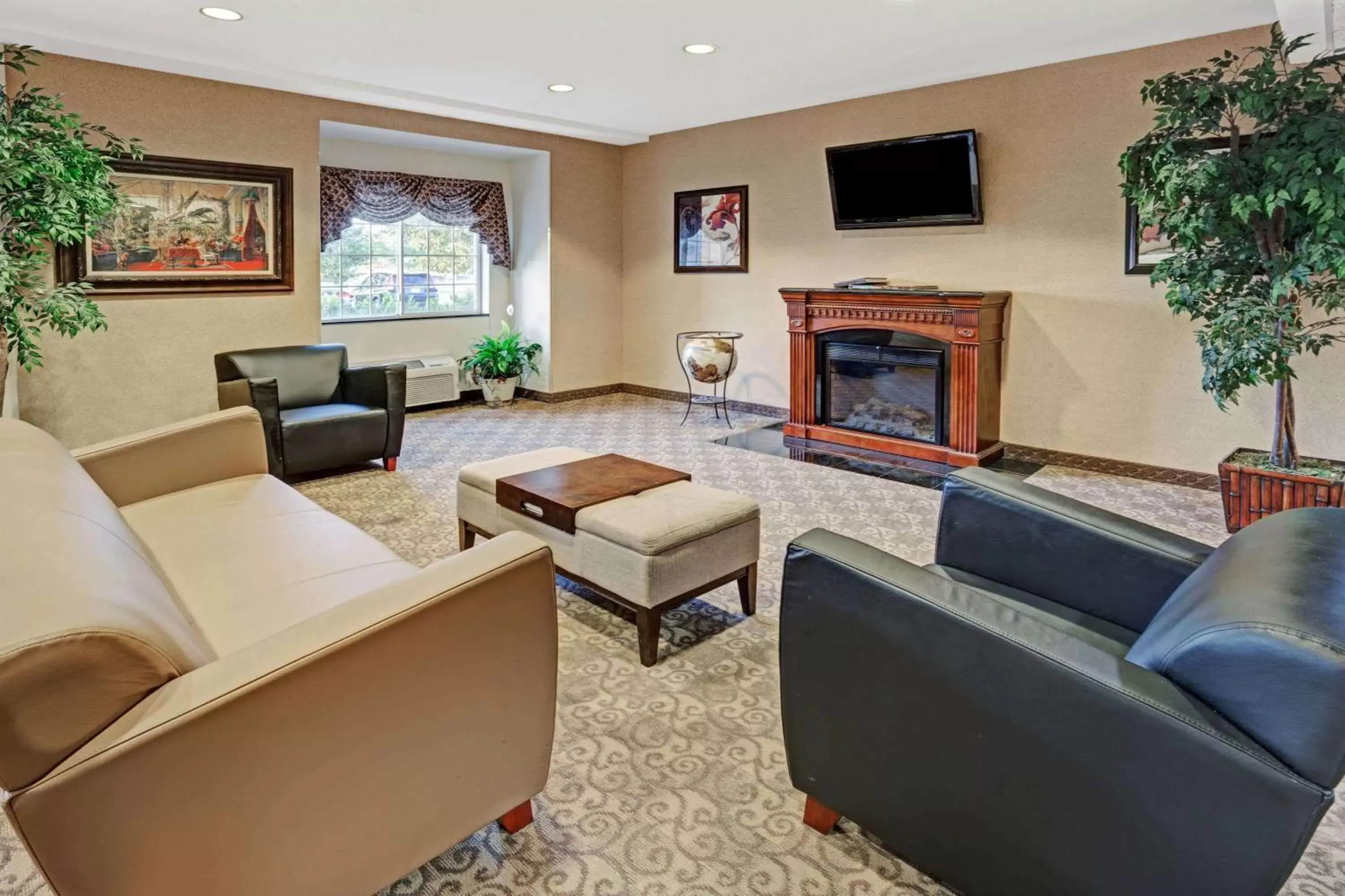 Lobby or reception, Seating Area in Microtel Inn & Suites by Wyndham Indianapolis Airport