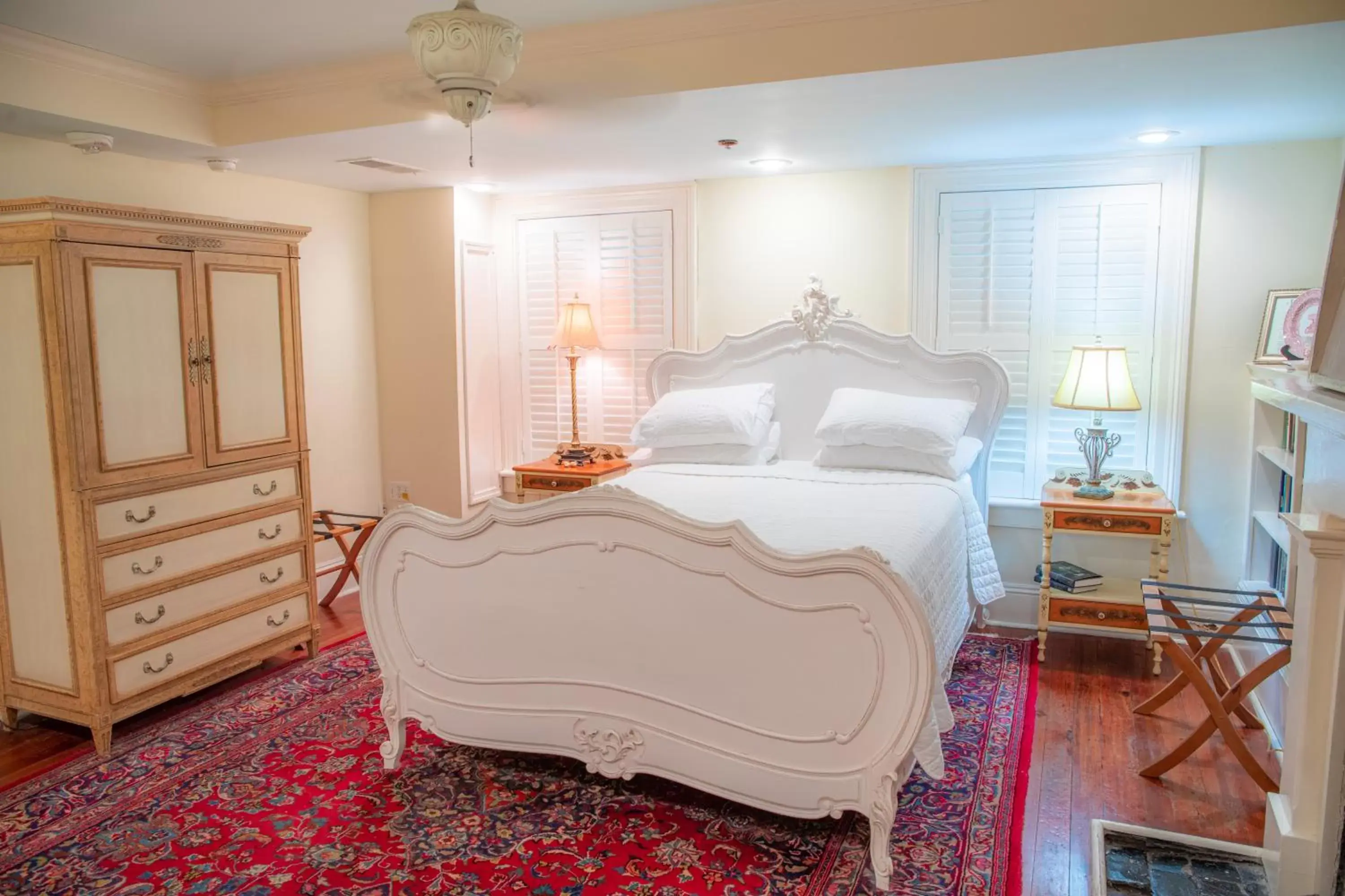 One-Bedroom Queen Suite in Justine Inn Savannah One-Bedroom Queen Suite in Justine Inn Savannah