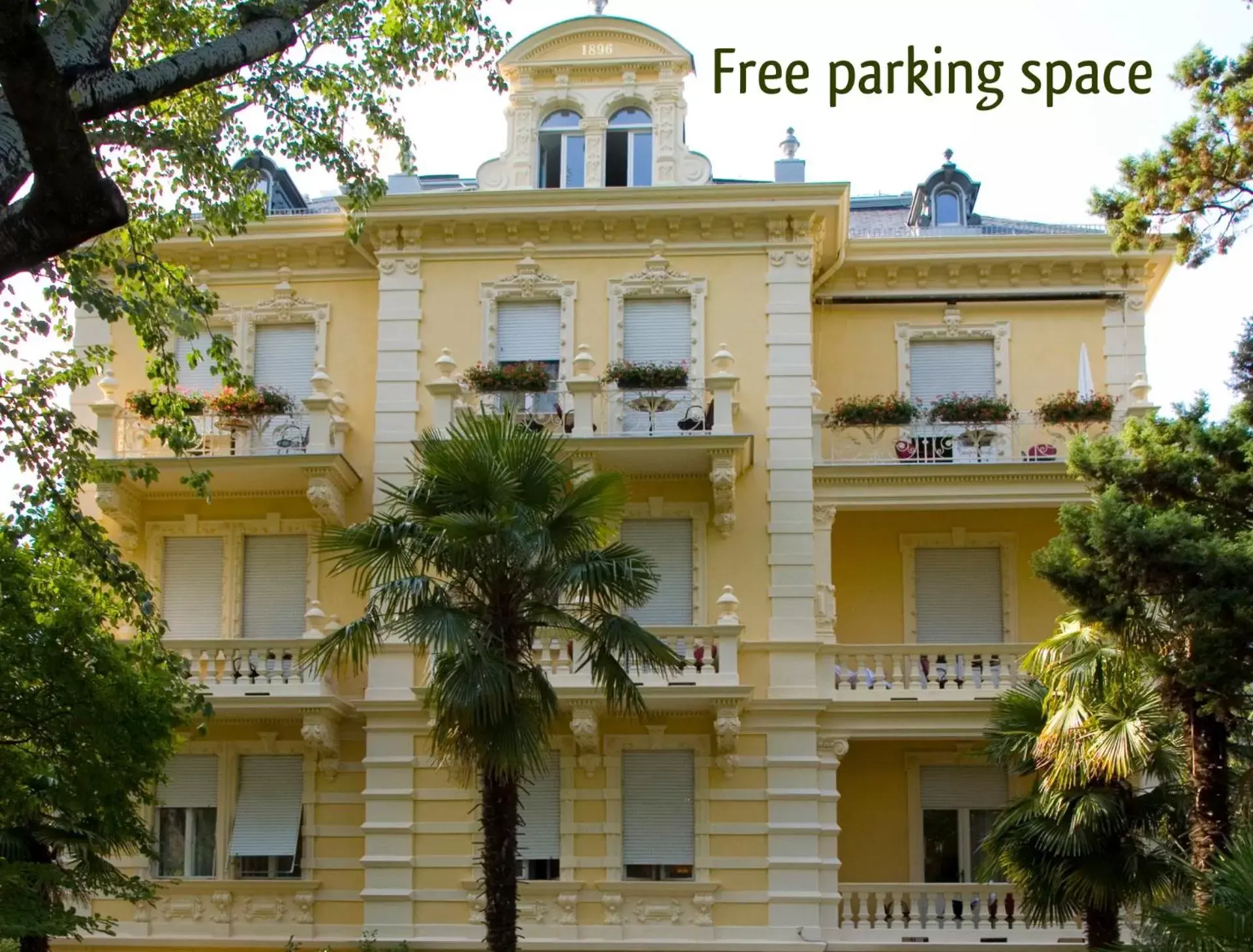 Facade/entrance in Hotel Villa Westend