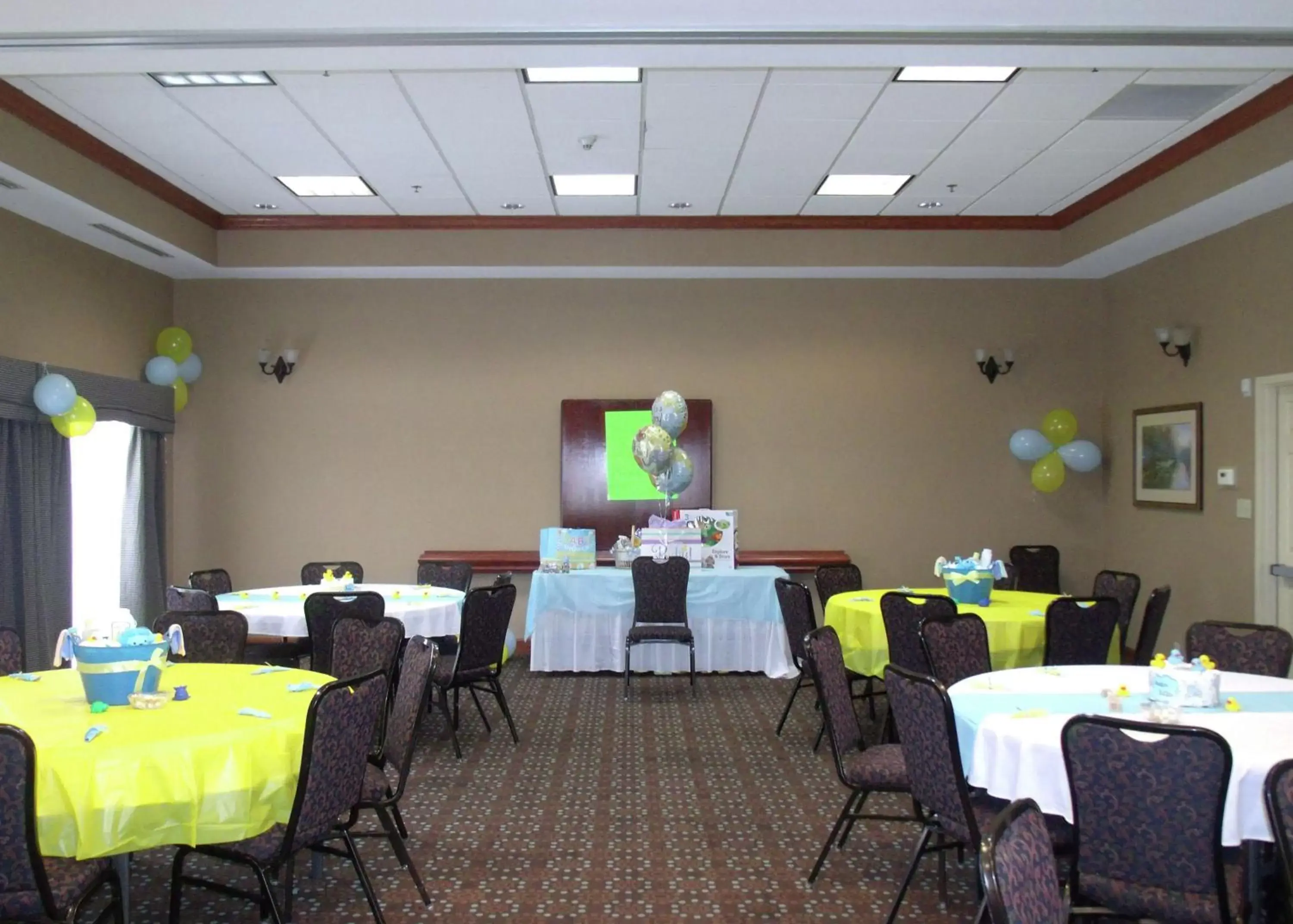 Meeting/conference room, Restaurant/Places to Eat in Hampton Inn Lebanon