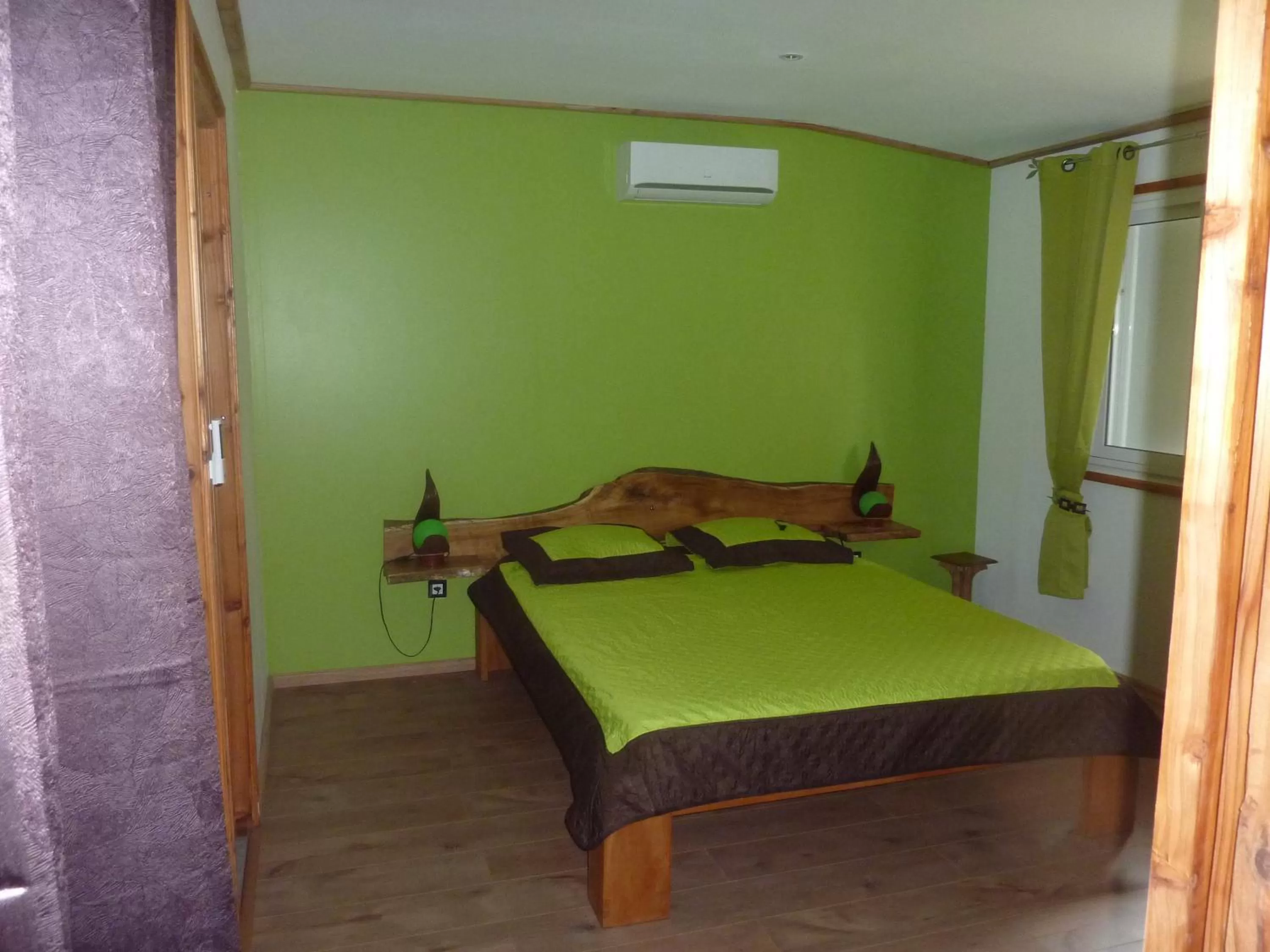 Mountain view, Bed in La Pointe au Corail