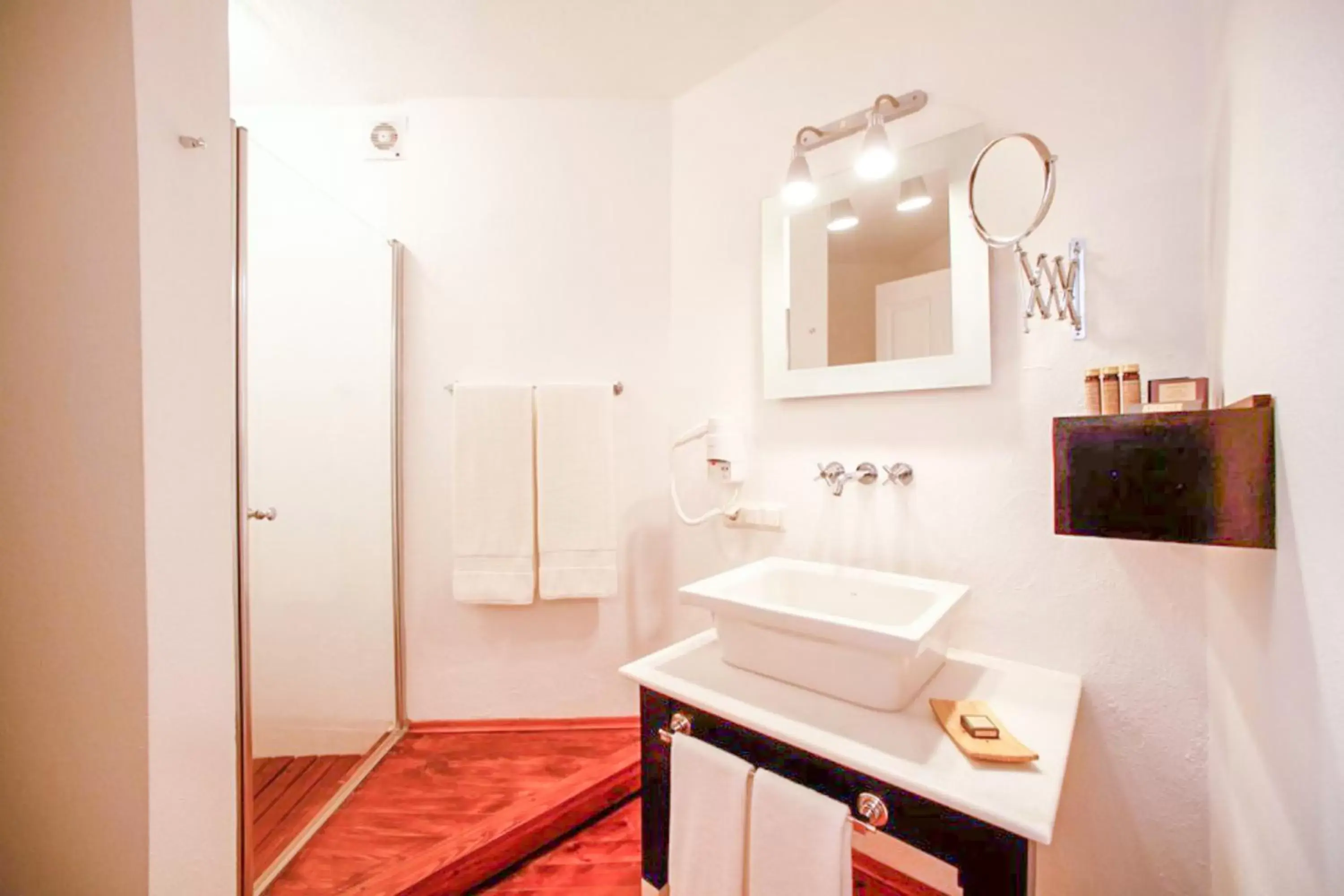 Shower, Bathroom in 4reasons hotel + bistro | 12+