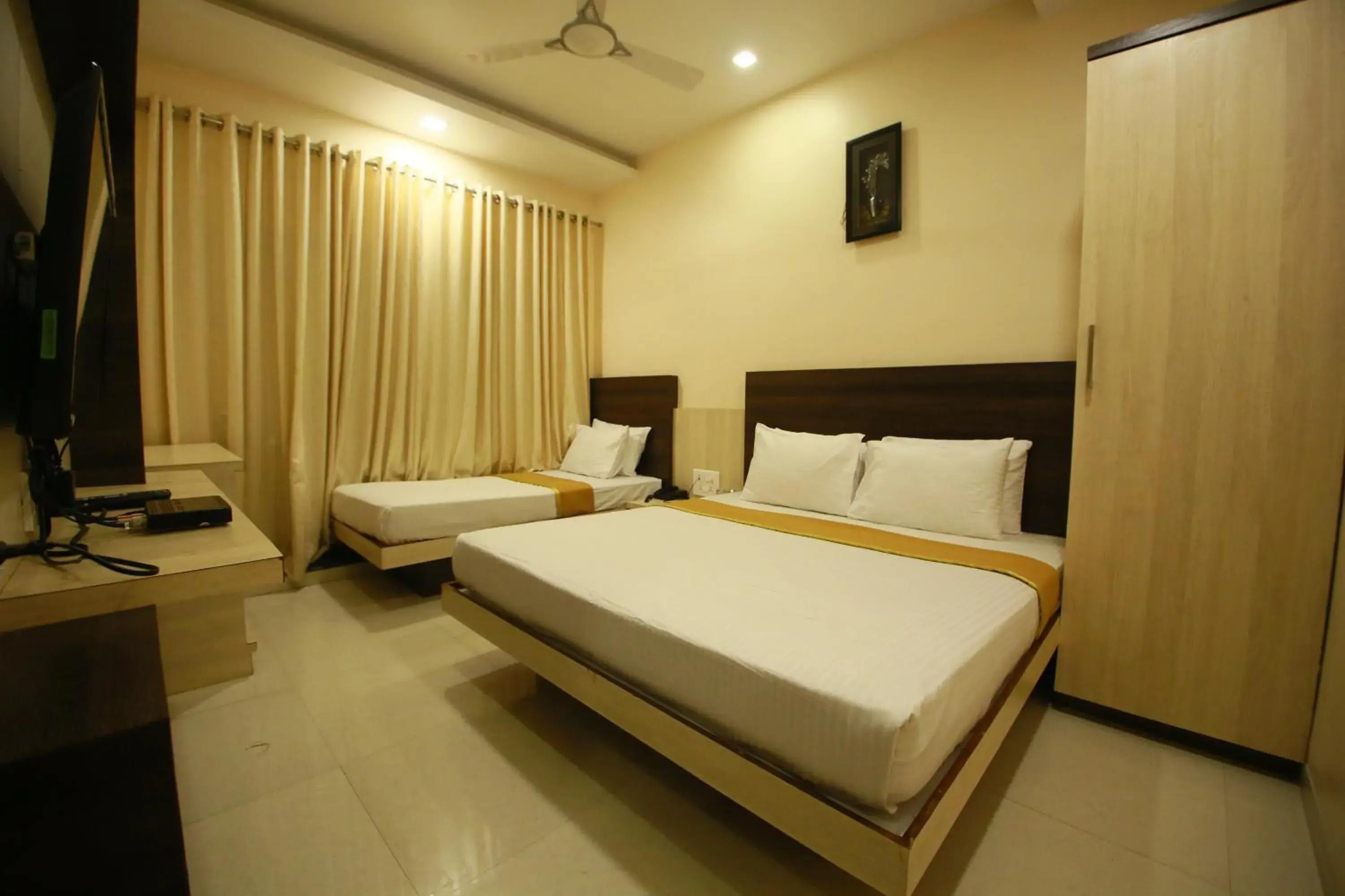 Bedroom, Bed in Hotel Madhuri Executive