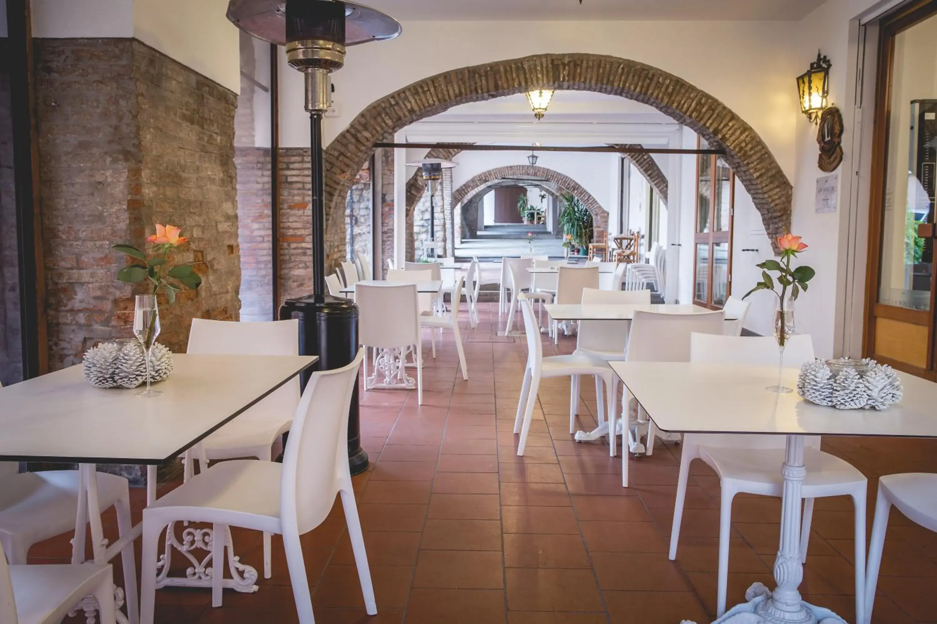 Patio, Restaurant/Places to Eat in Albergo La Rocca