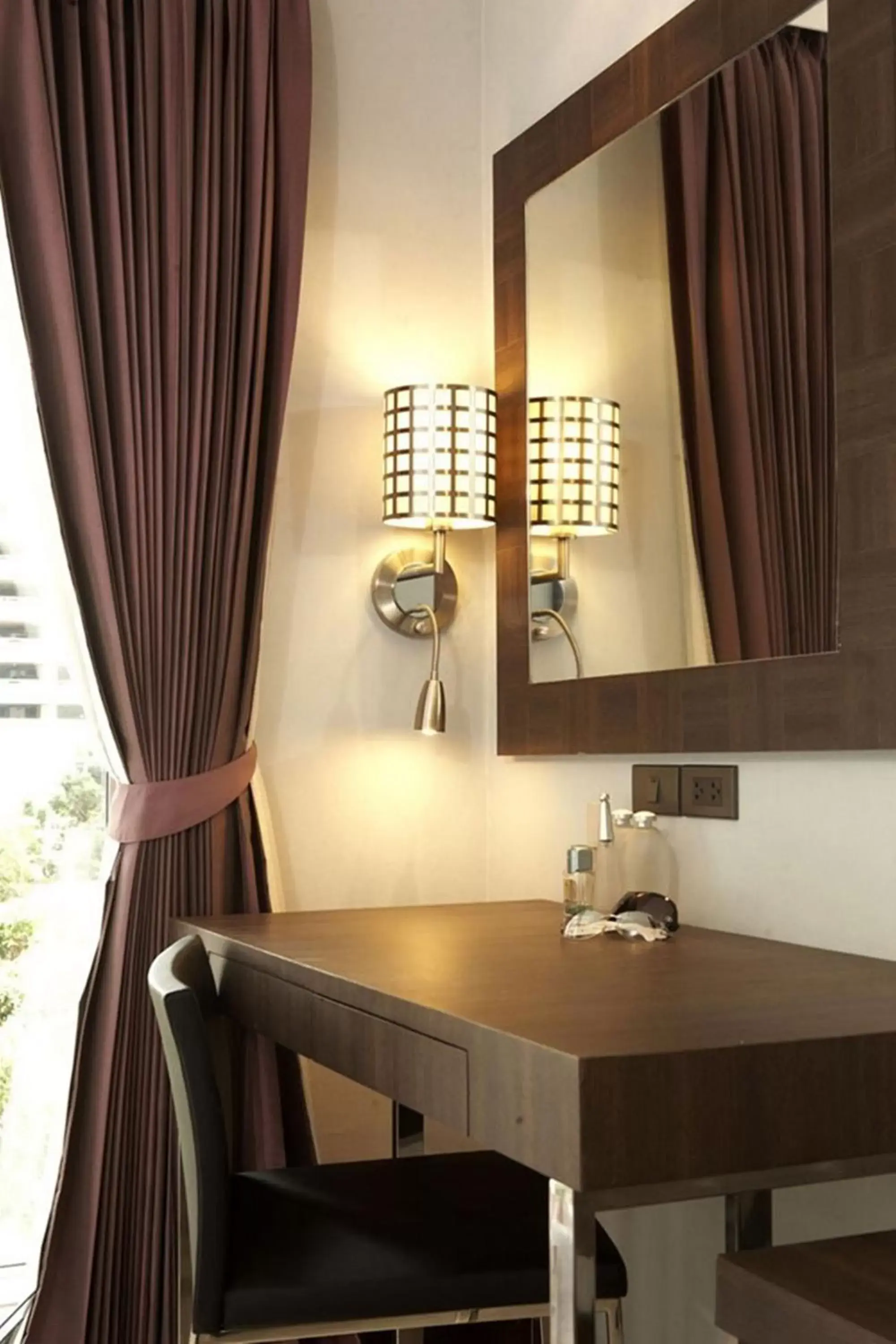 Seating area, Bathroom in Sukhumvit Suites Hotel