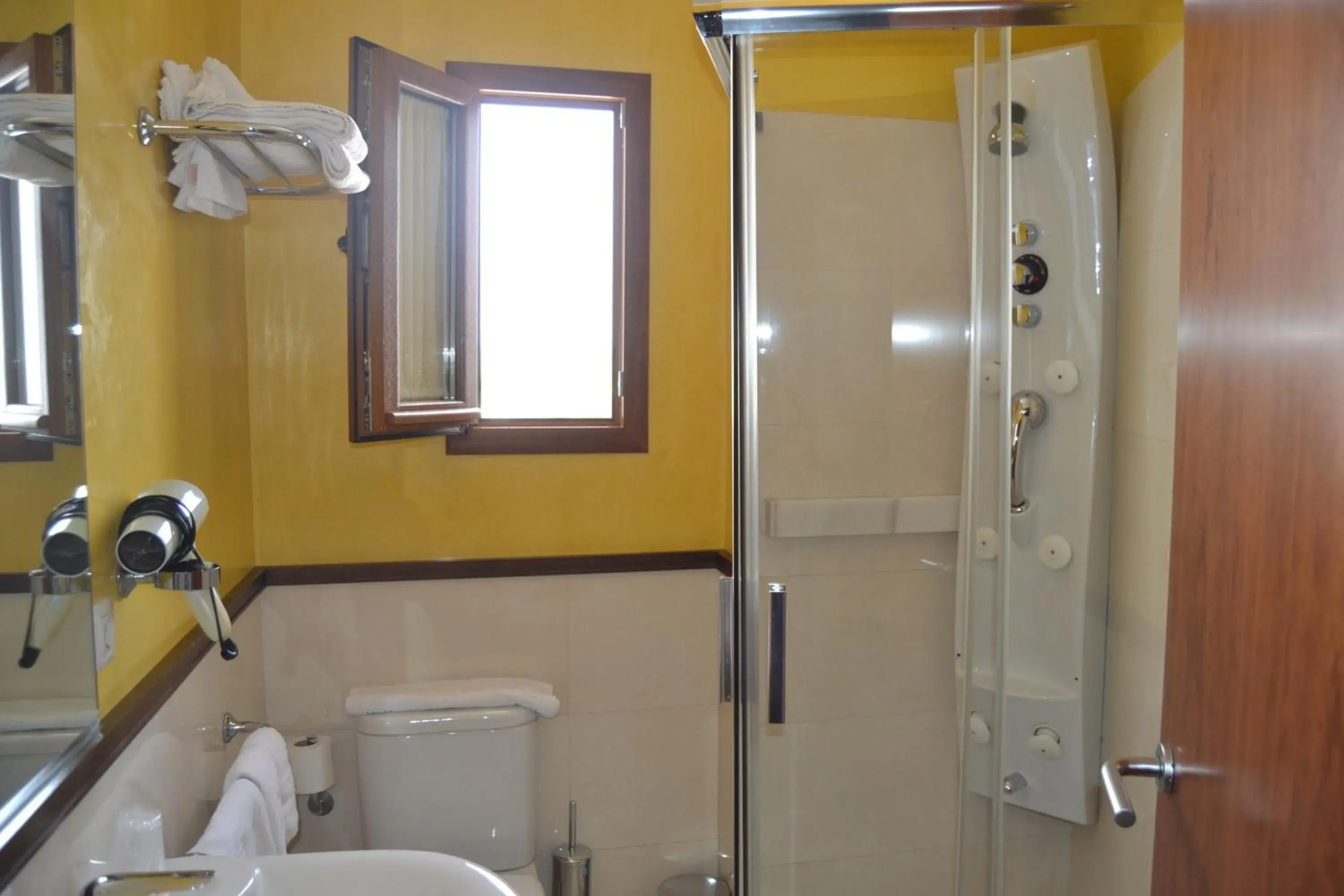 Day, Bathroom in Al-Andalus