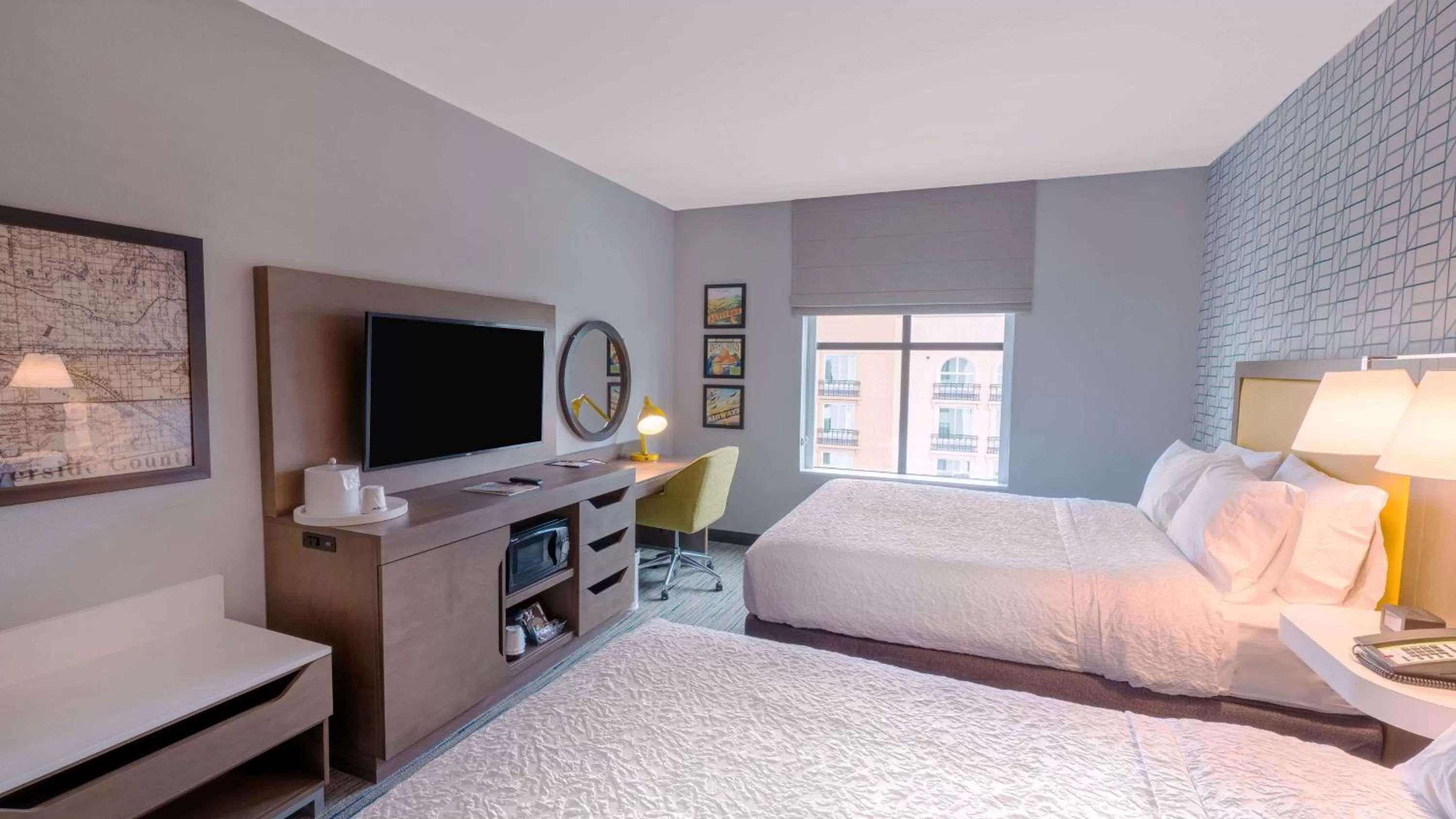 Bedroom, Bed in Hampton Inn Riverside Downtown