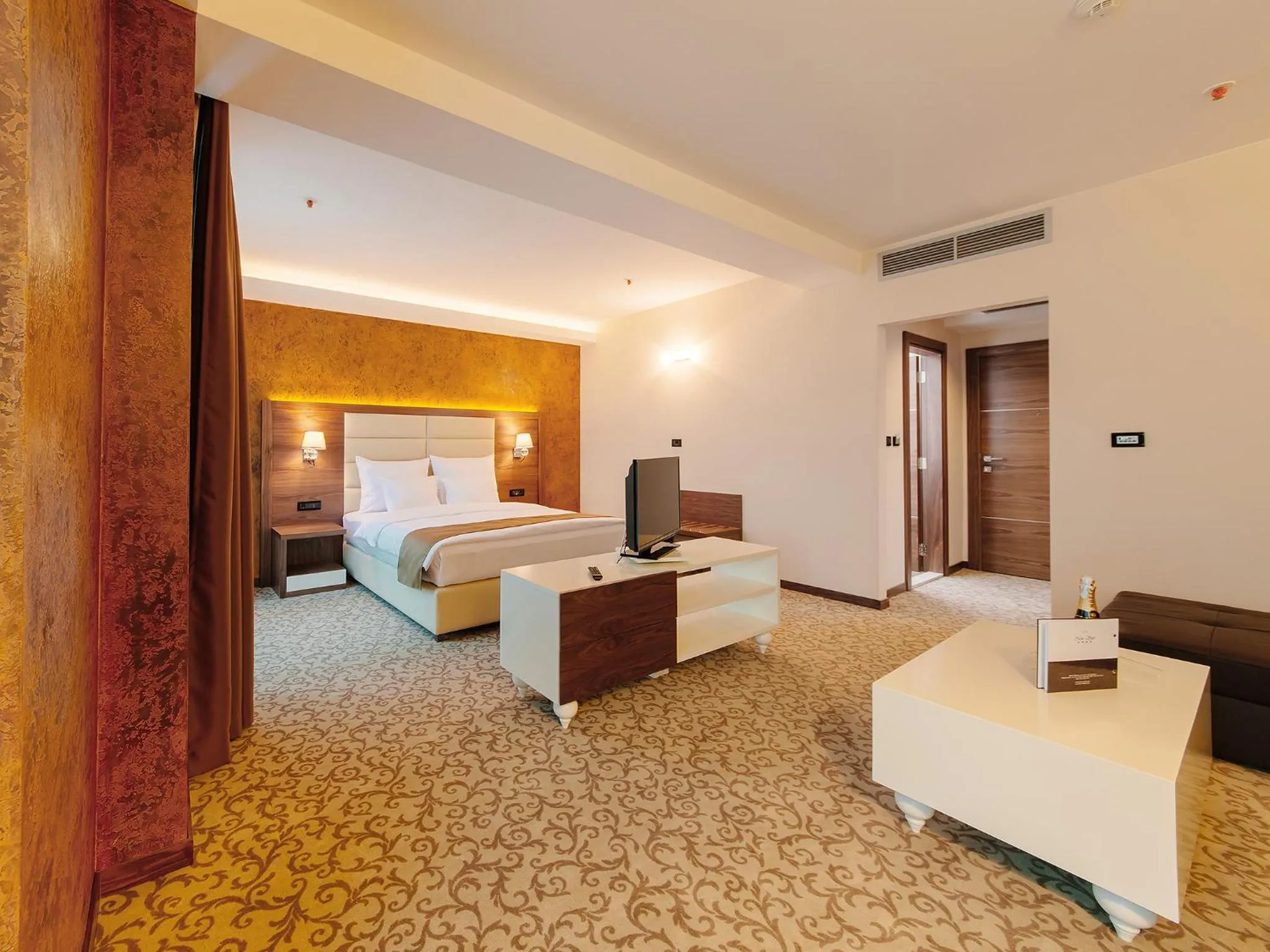 Photo of the whole room, Bed in Hotel New Star