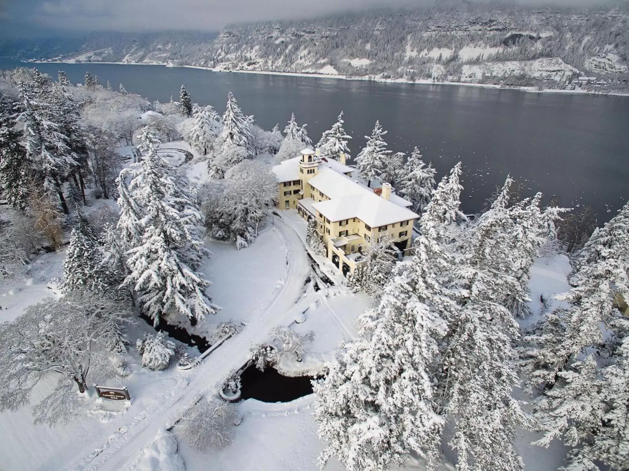 Property building, Winter in Columbia Gorge Hotel & Spa