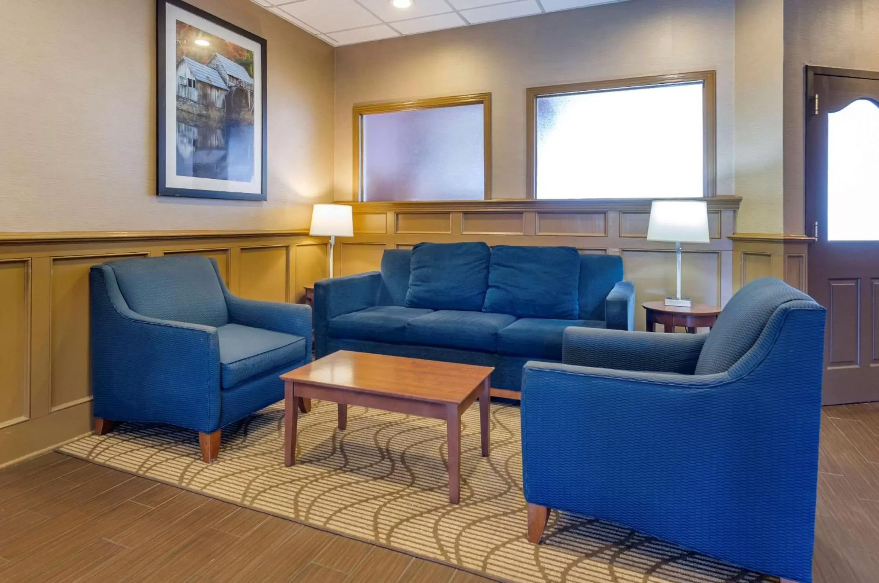 Lobby or reception, Seating Area in Comfort Inn & Suites Raphine - Lexington near I-81 and I-64