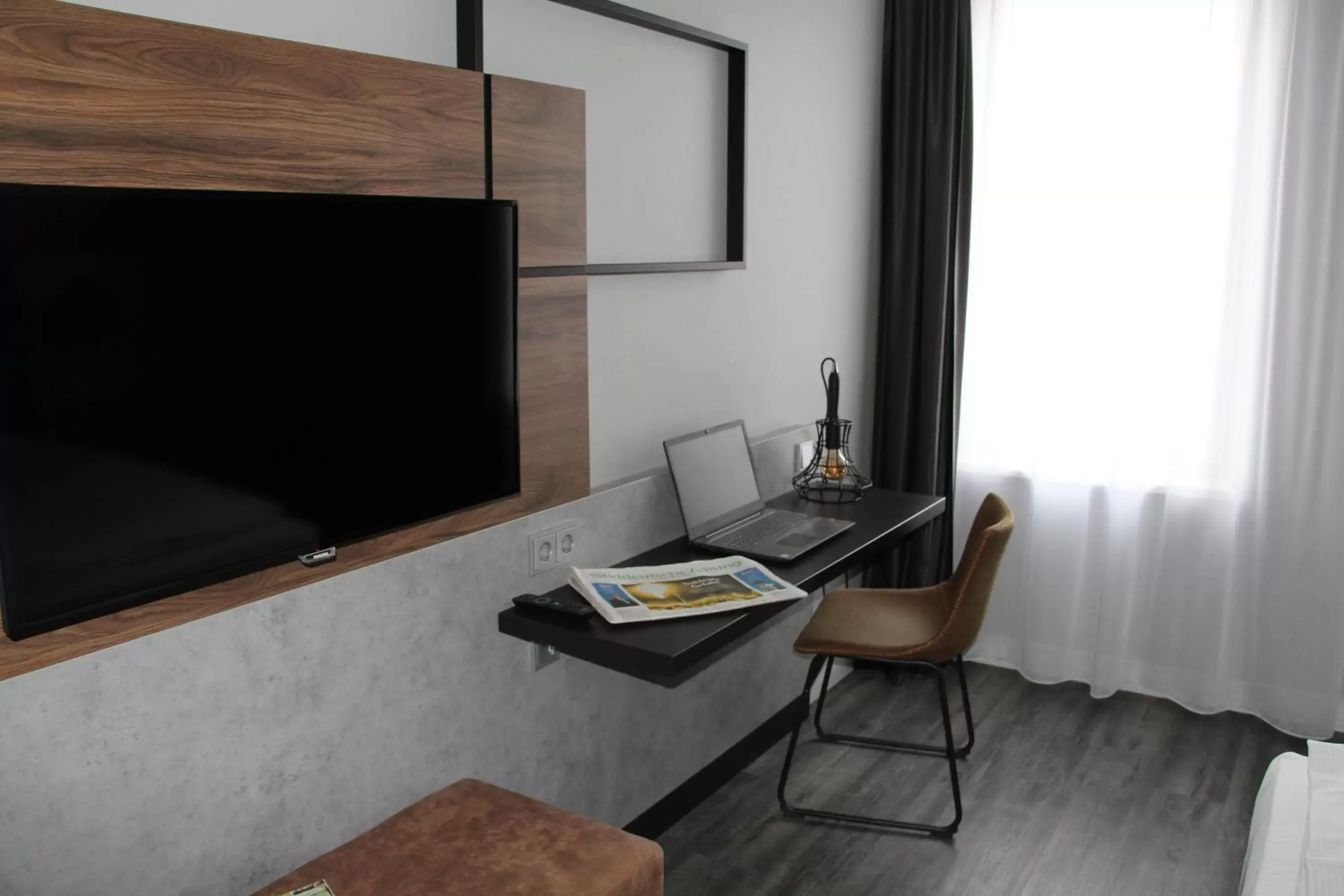 Photo of the whole room, TV/Entertainment Center in SCOTTY & PAUL Hotel Deggendorf