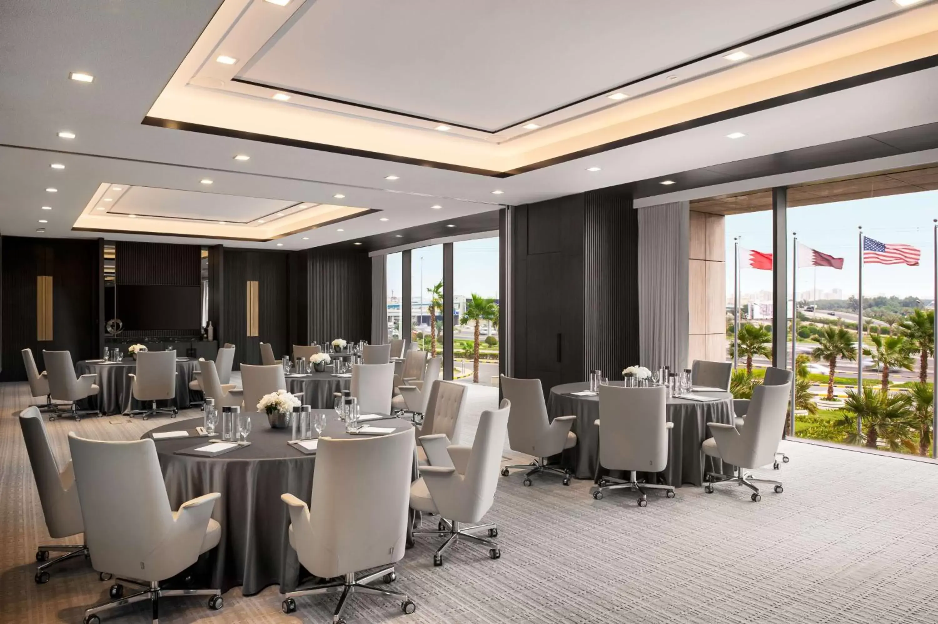 Meeting/conference room, Restaurant/Places to Eat in Waldorf Astoria Kuwait