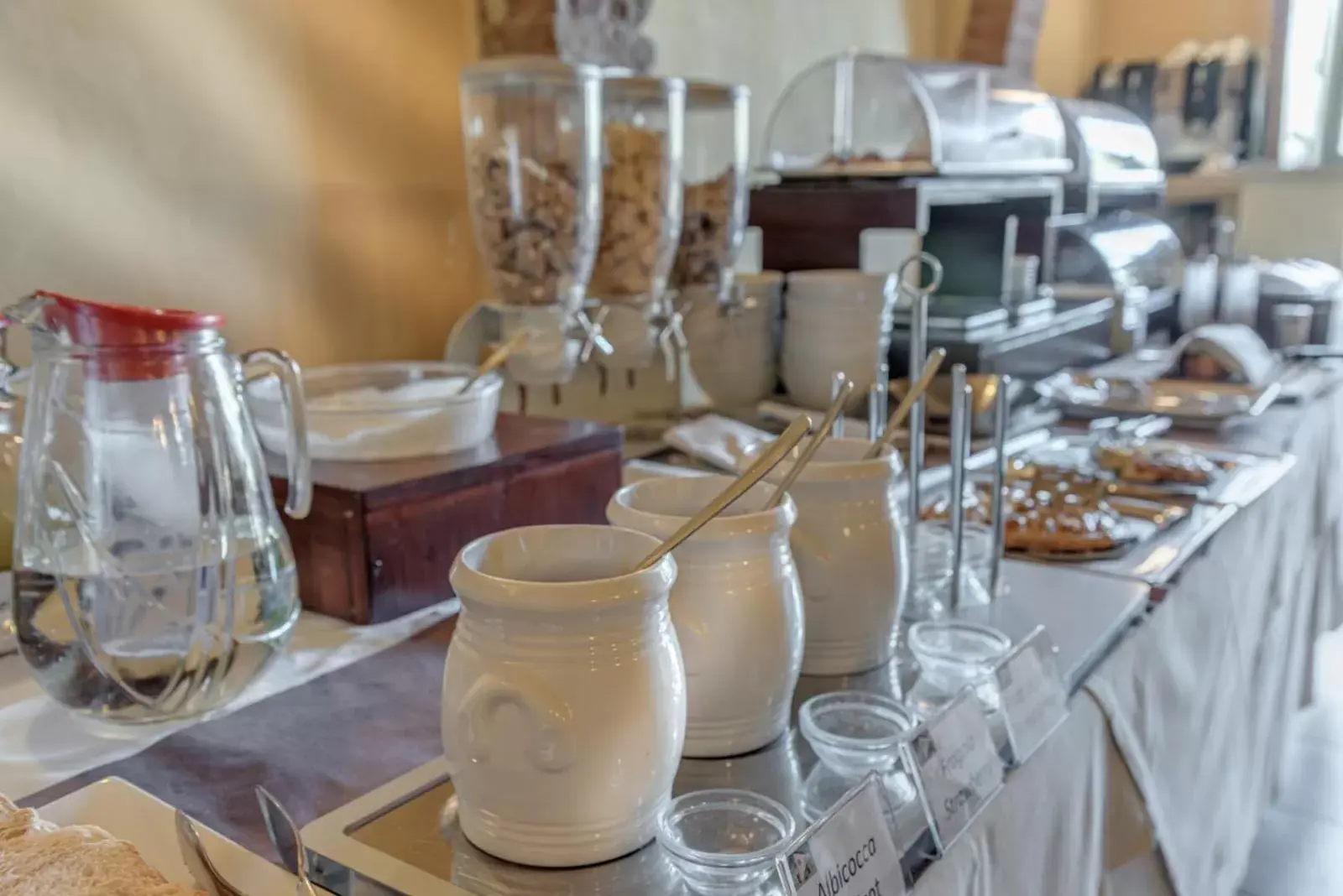 Buffet breakfast in Hotel Palazzo di Valli Buffet breakfast in Hotel Palazzo di Valli