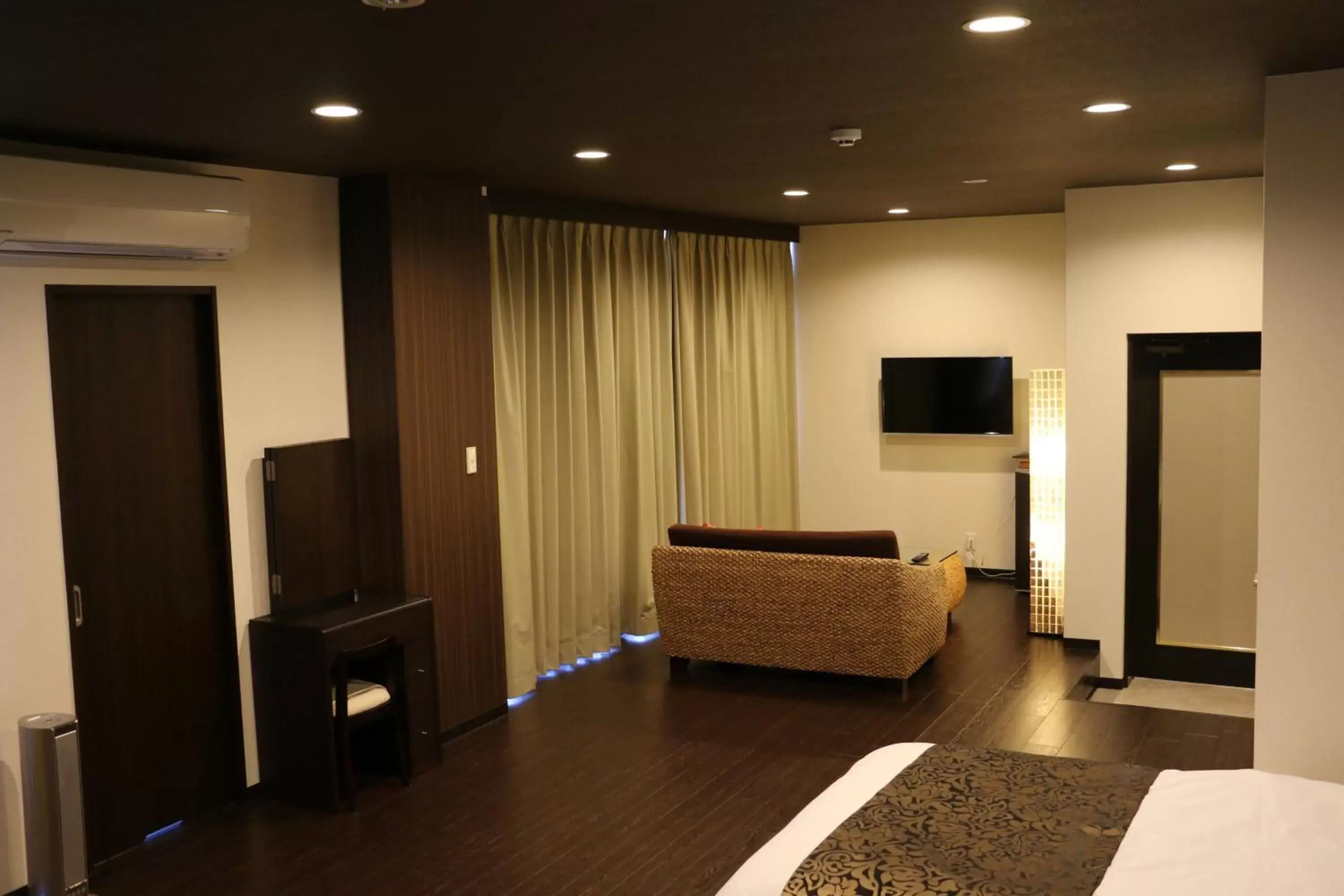 TV and multimedia, TV/Entertainment Center in Hotel Bokaiso