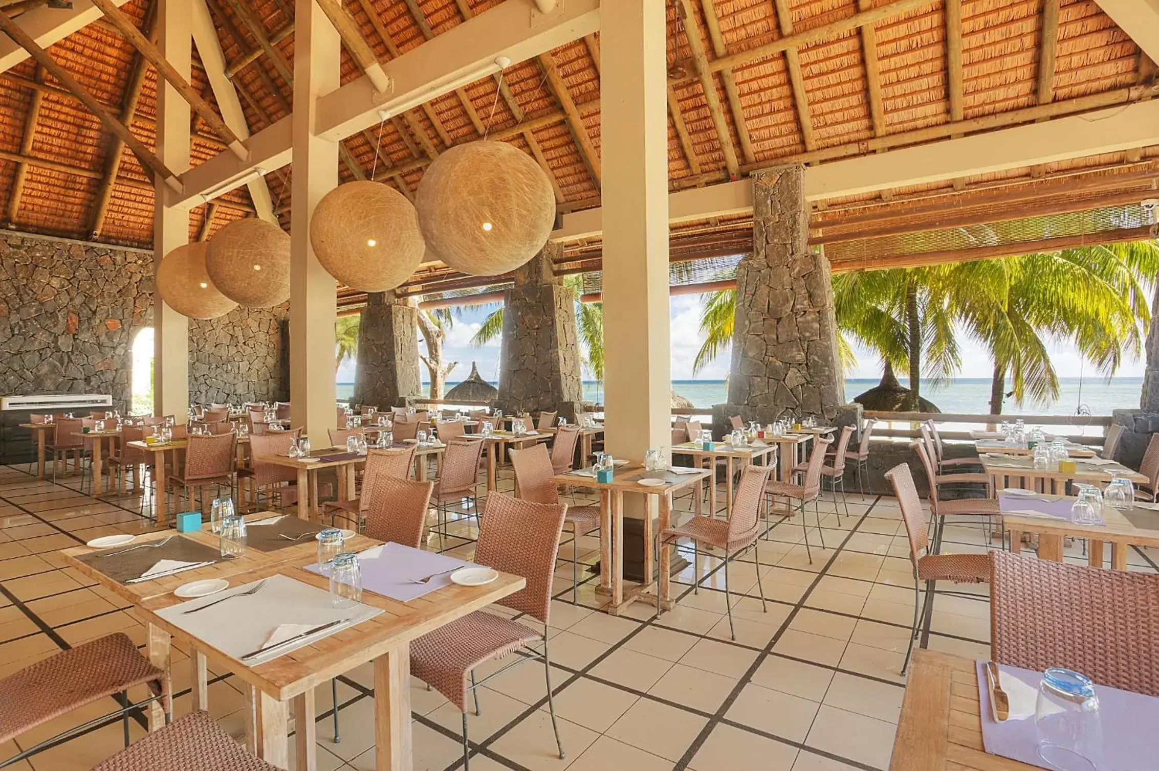 Restaurant/Places to Eat in Cocotiers Hotel – Mauritius